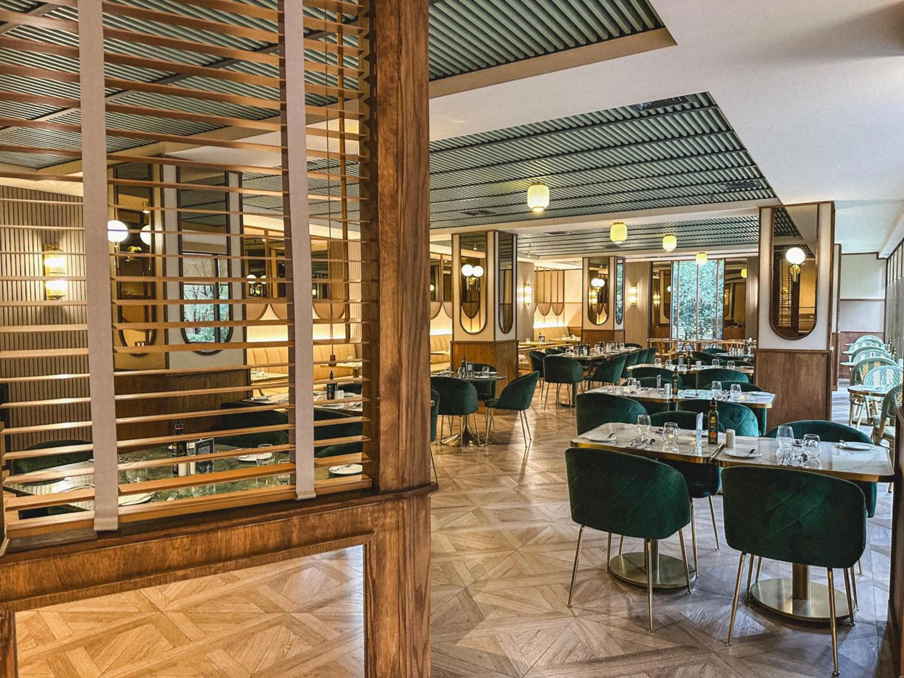 Restaurant/places to eat in Hotel Director Vitacura