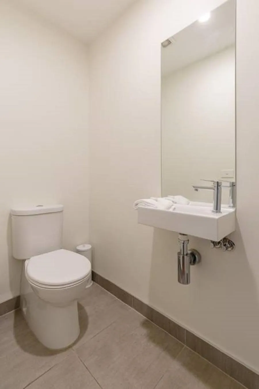 Bathroom in Kangaroo Bay Apartments