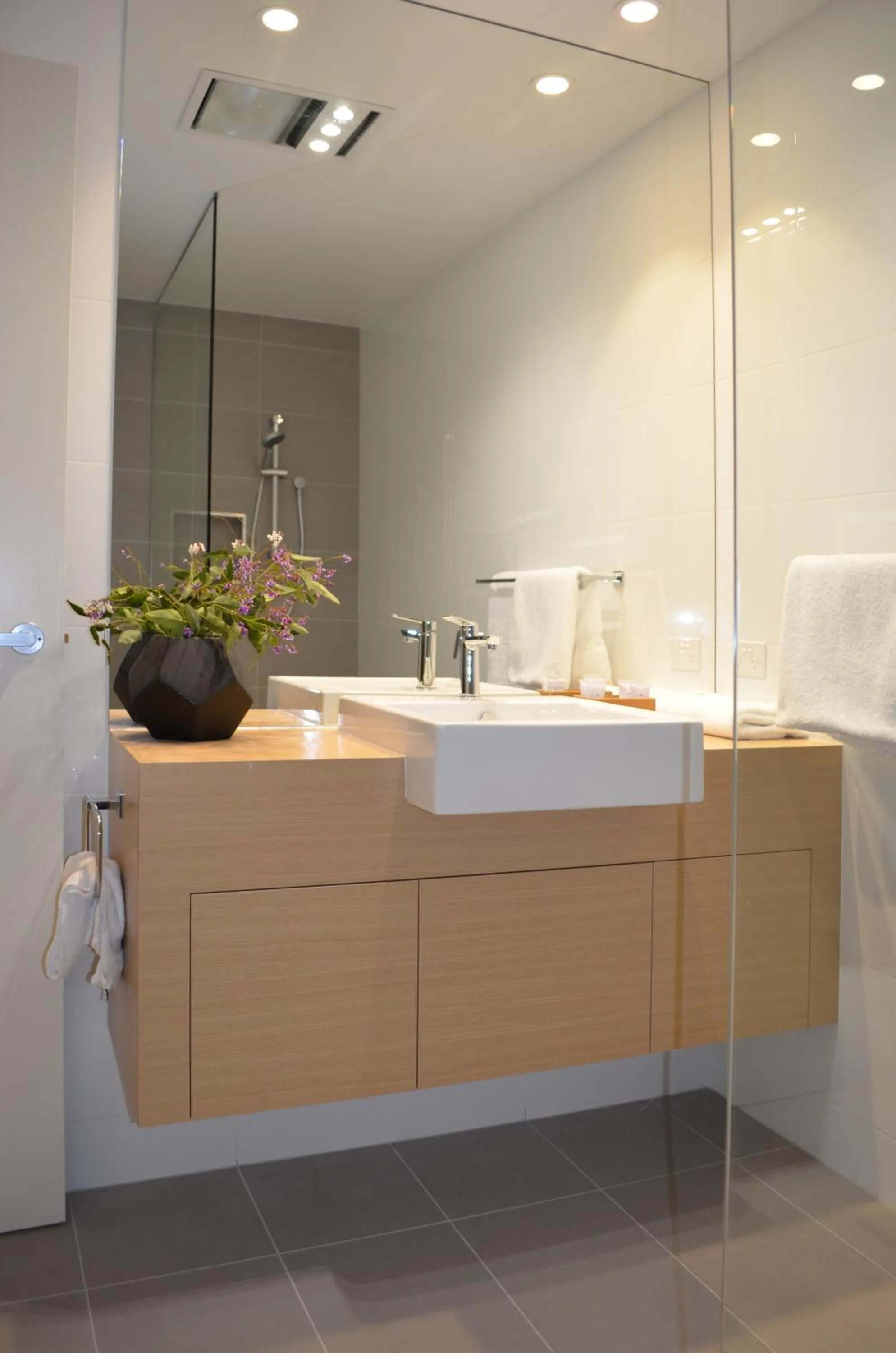 Bathroom in Kangaroo Bay Apartments