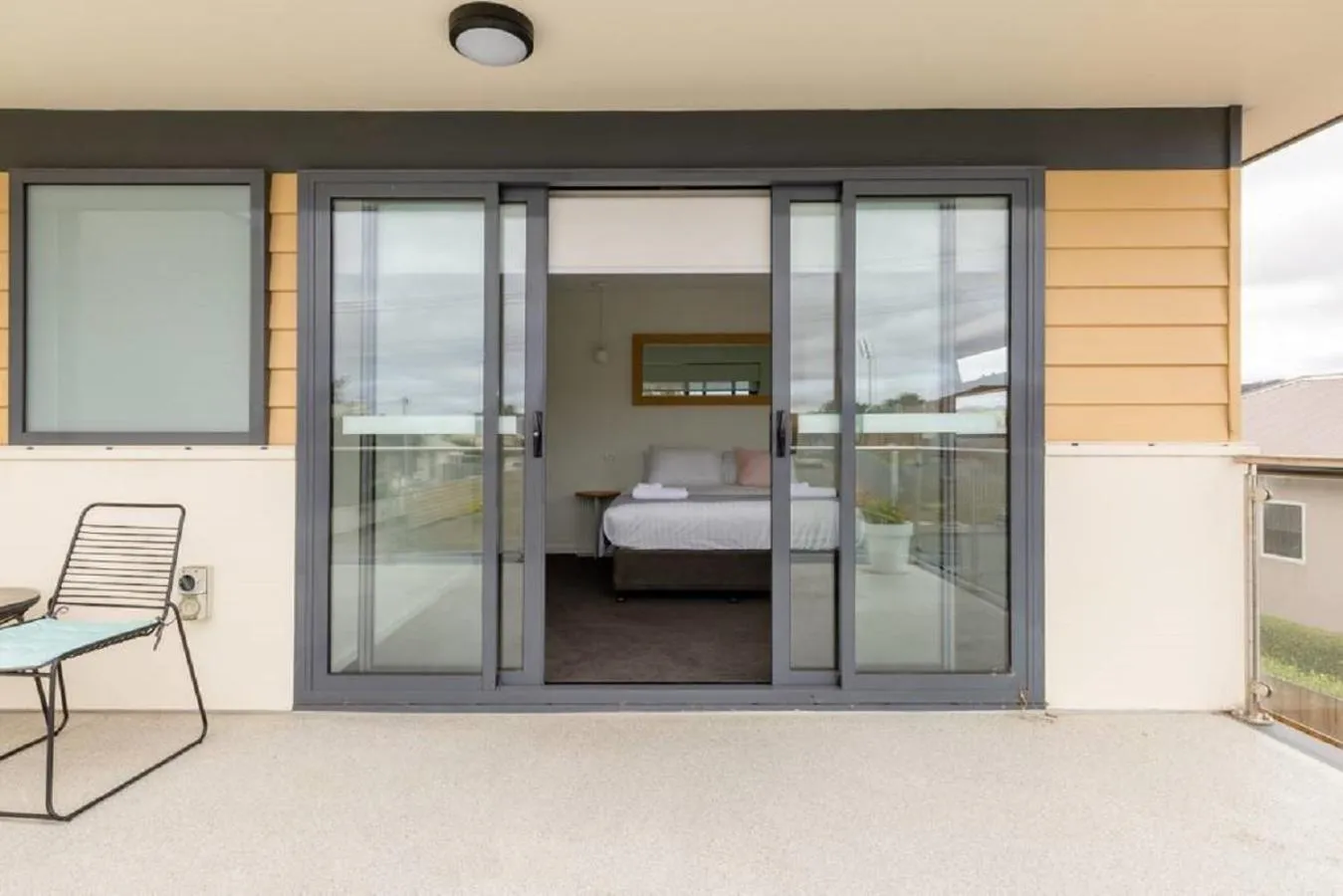 Balcony/Terrace, Bed in Kangaroo Bay Apartments