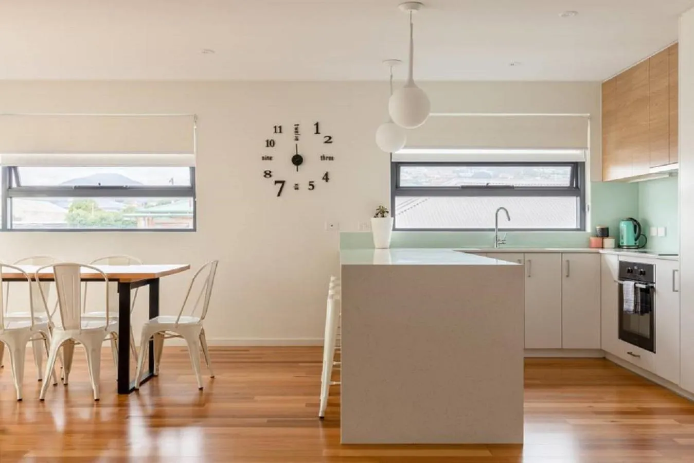 Kitchen or kitchenette in Kangaroo Bay Apartments