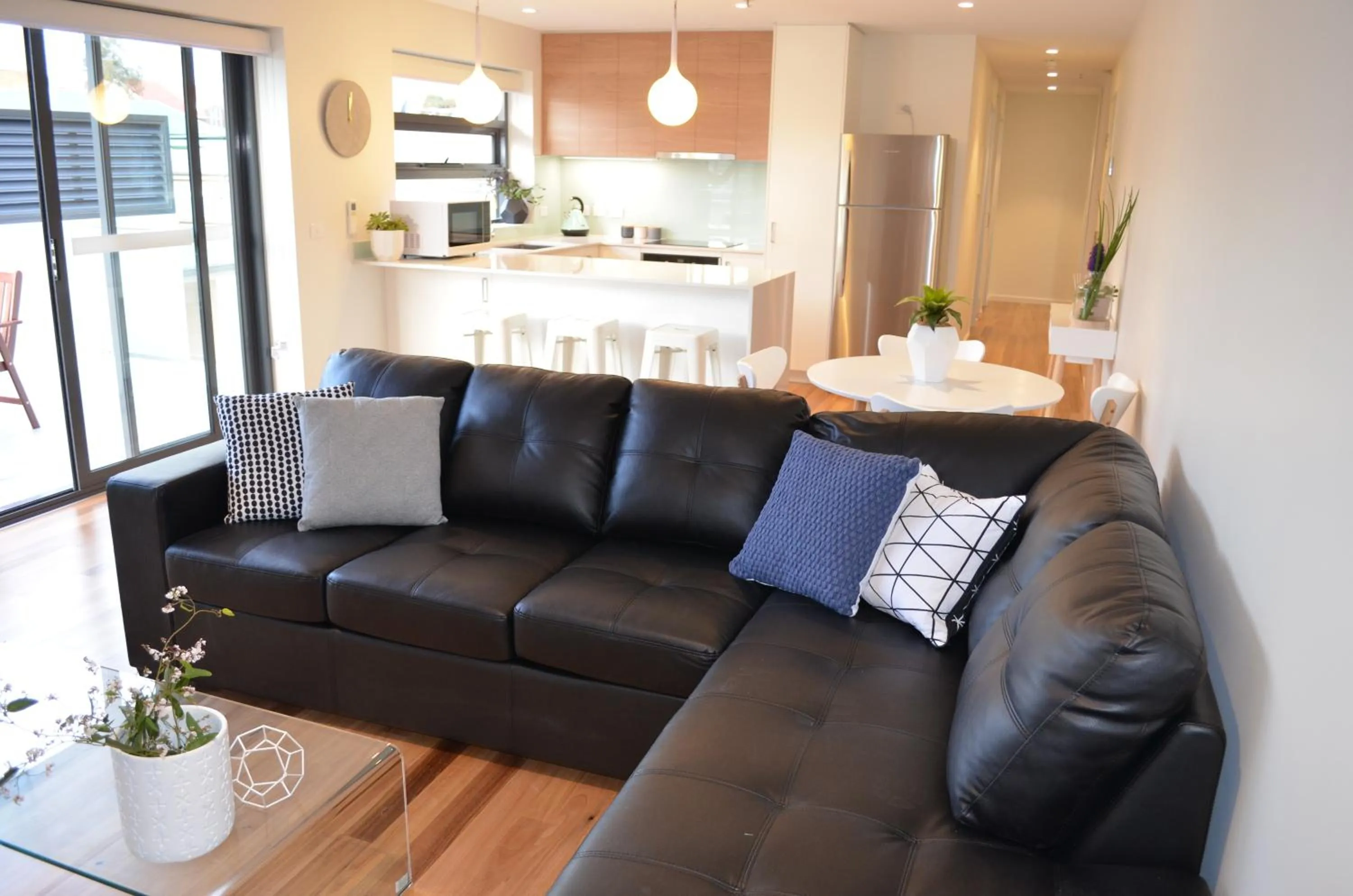 Living room in Kangaroo Bay Apartments