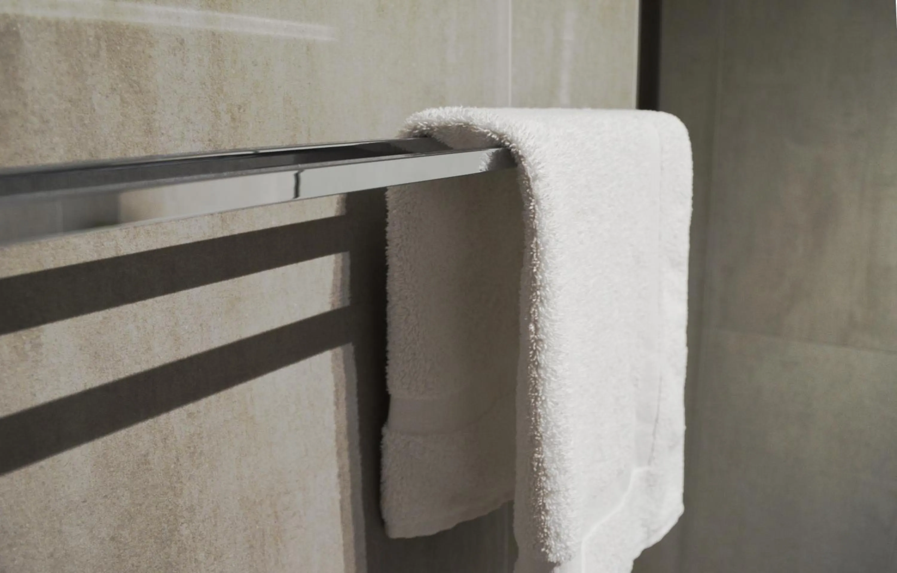 Bathroom, Bed in Kangaroo Bay Apartments