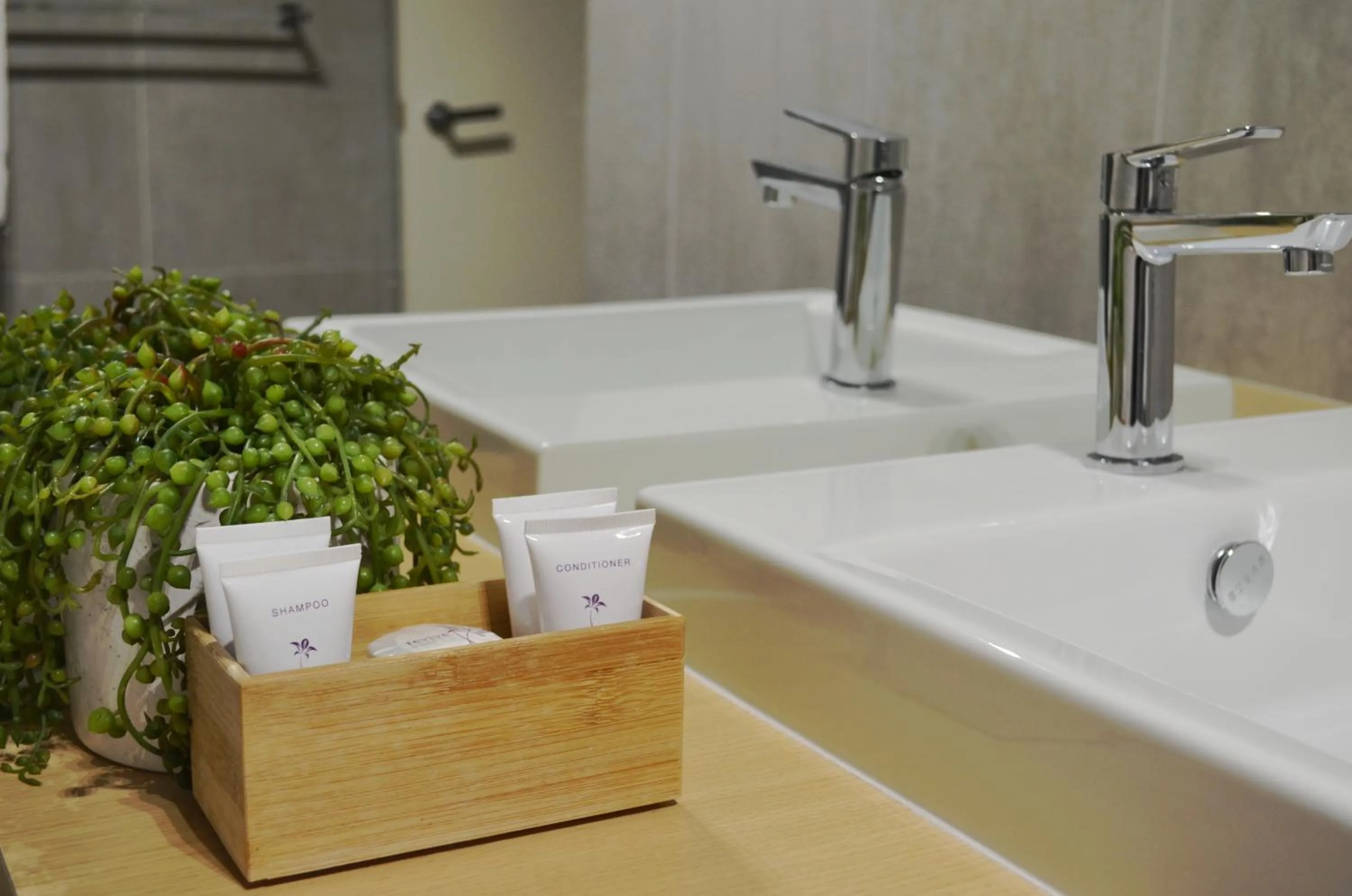 Bathroom in Kangaroo Bay Apartments