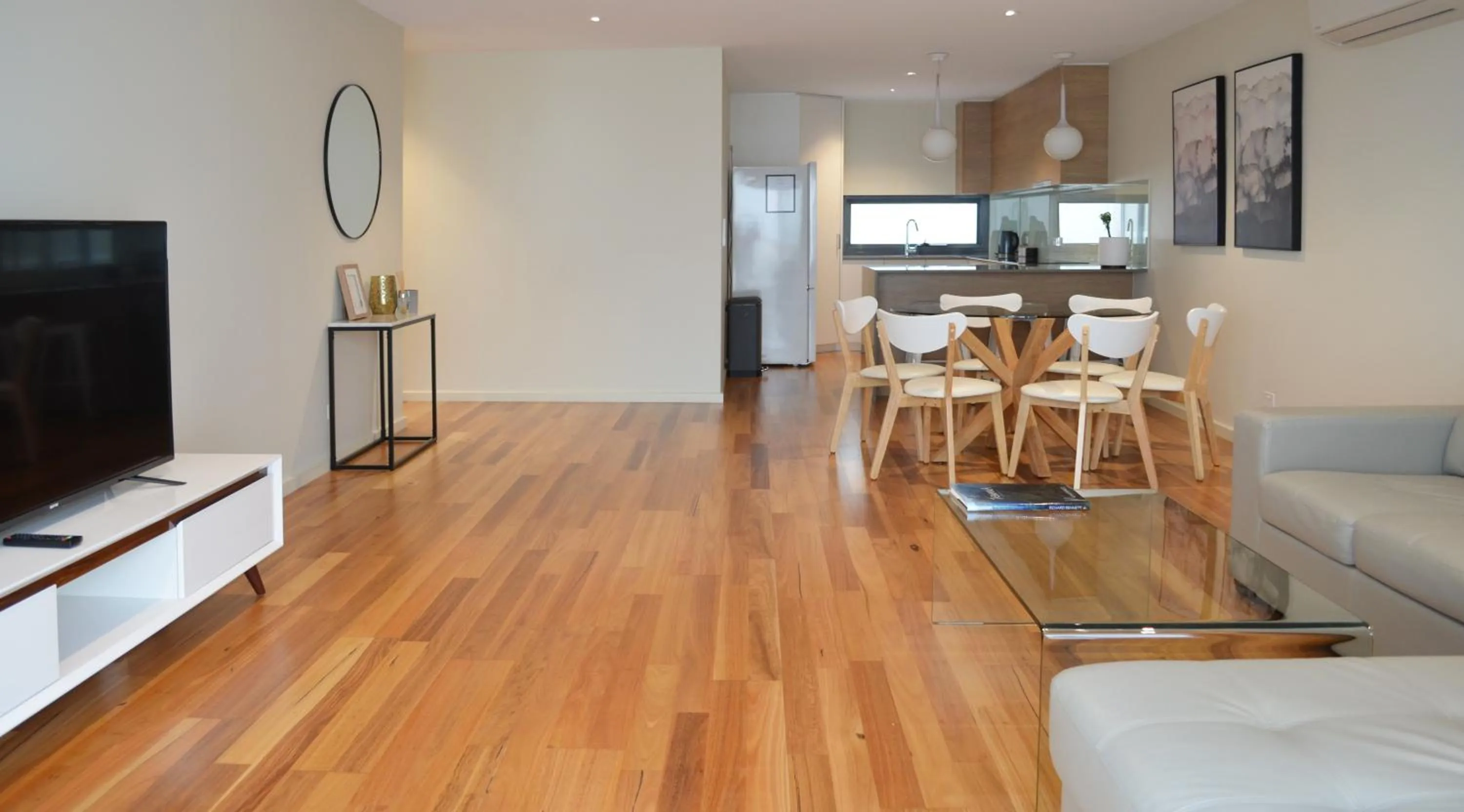 Living room in Kangaroo Bay Apartments