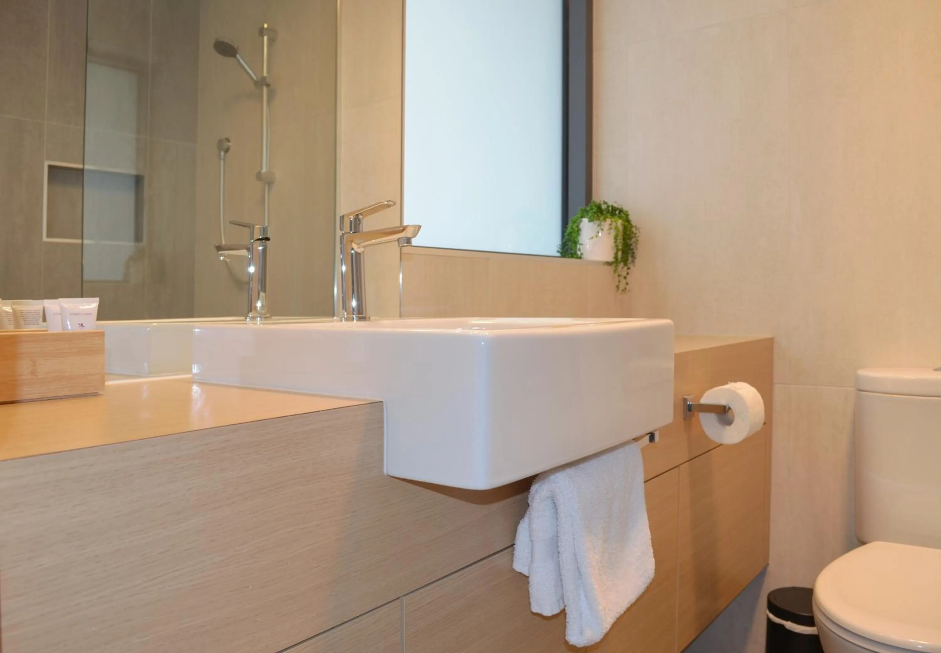 Bathroom in Kangaroo Bay Apartments