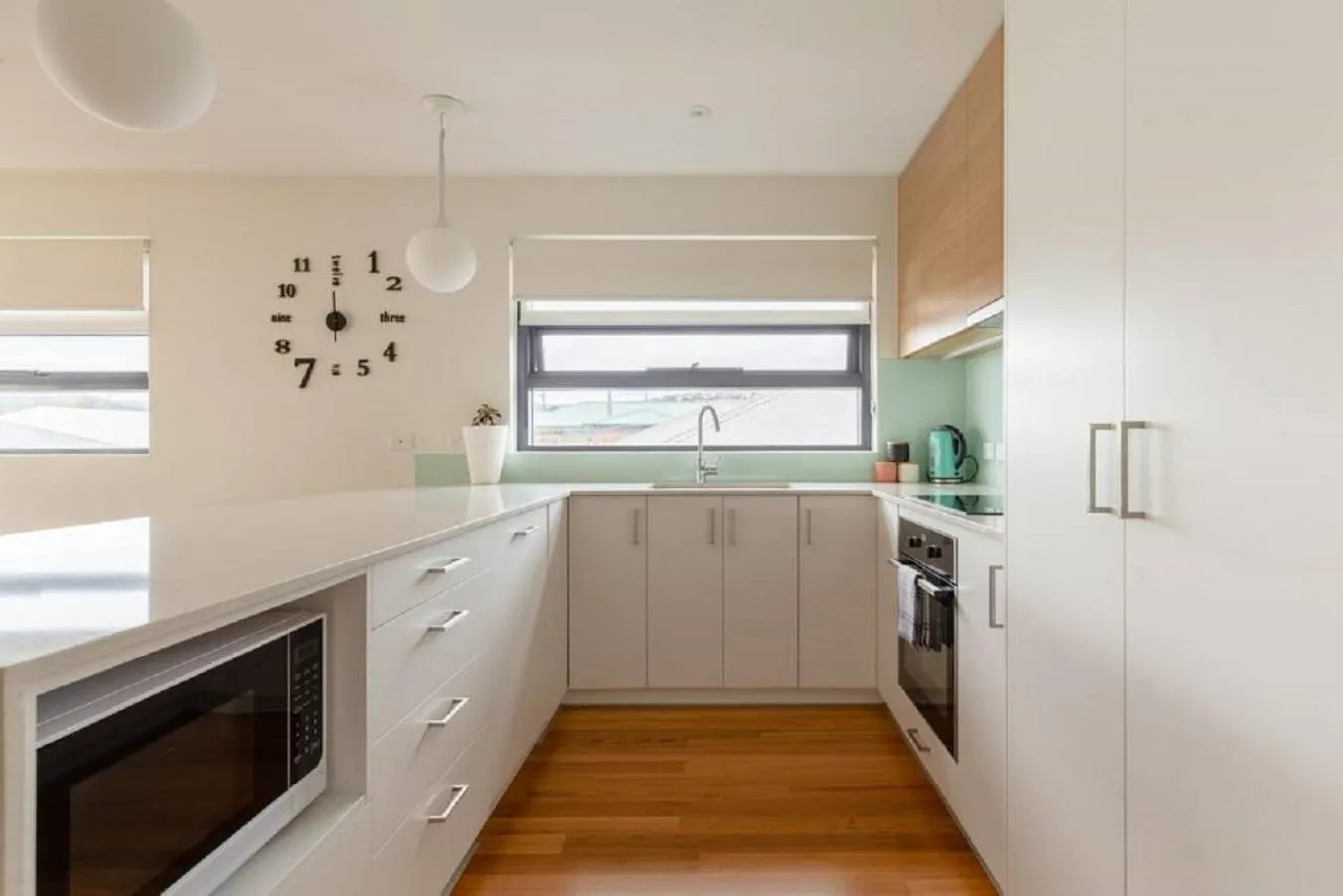 Kitchen or kitchenette in Kangaroo Bay Apartments