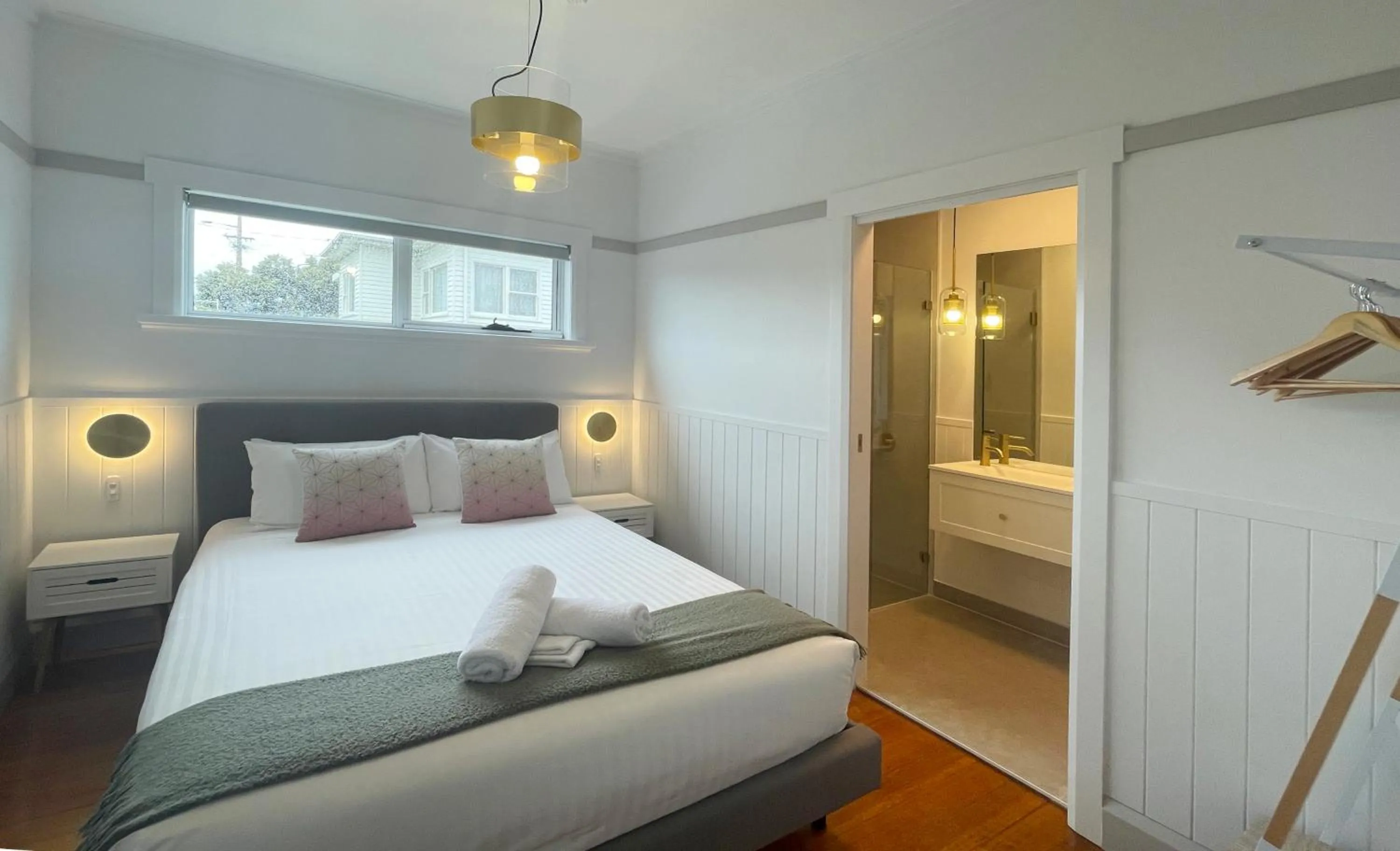 Bed in Kangaroo Bay Apartments