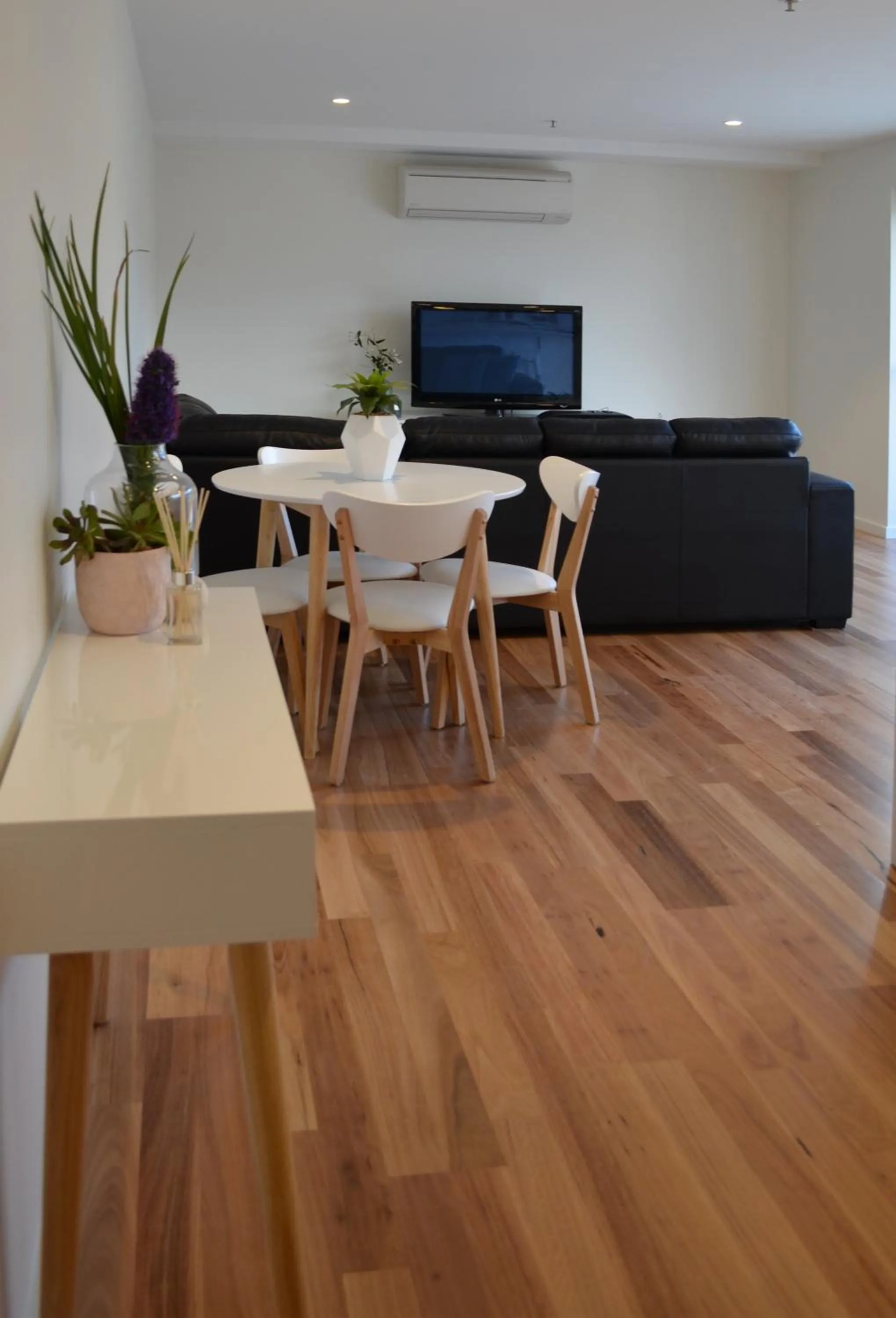 Photo of the whole room in Kangaroo Bay Apartments