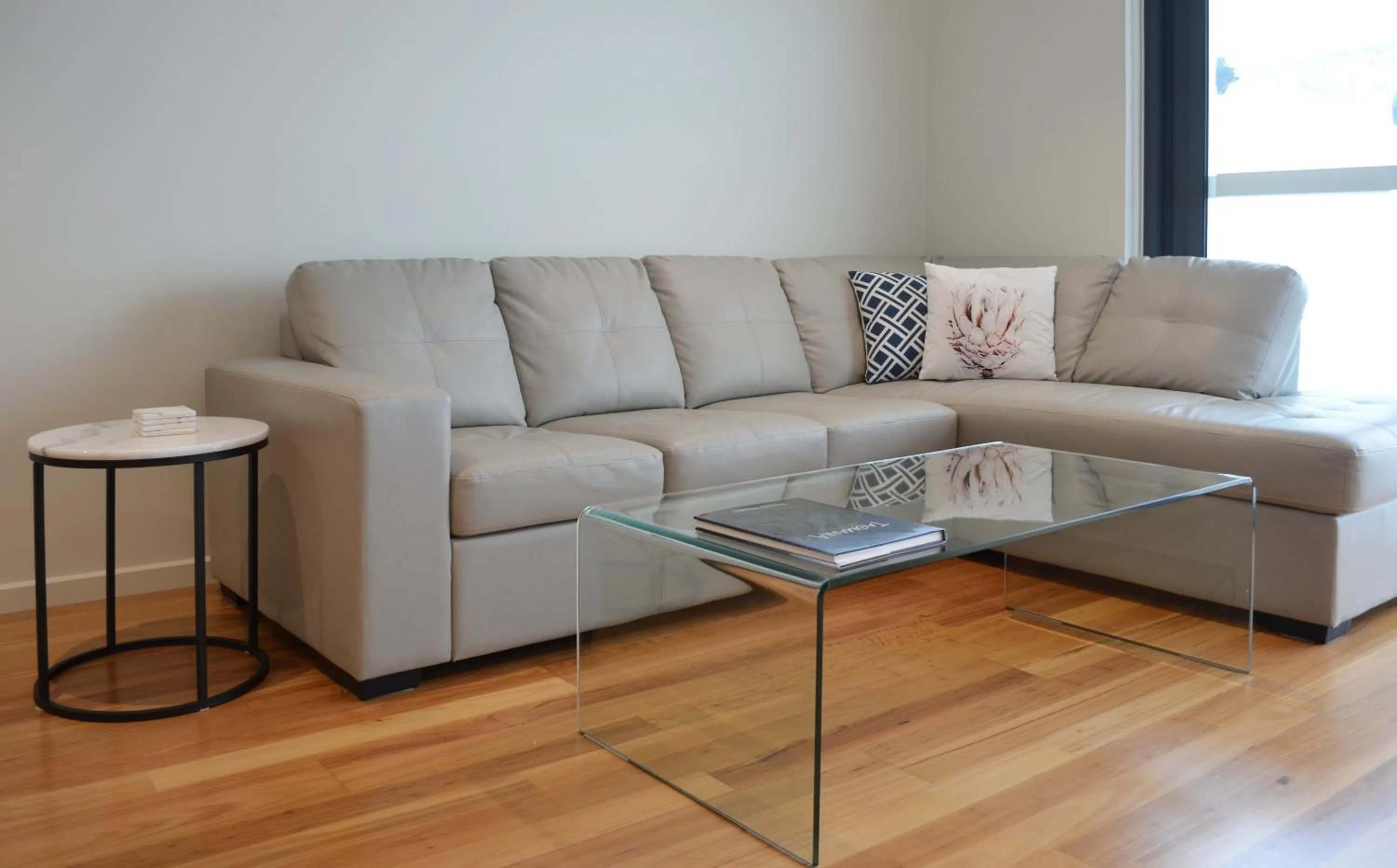 Living room in Kangaroo Bay Apartments