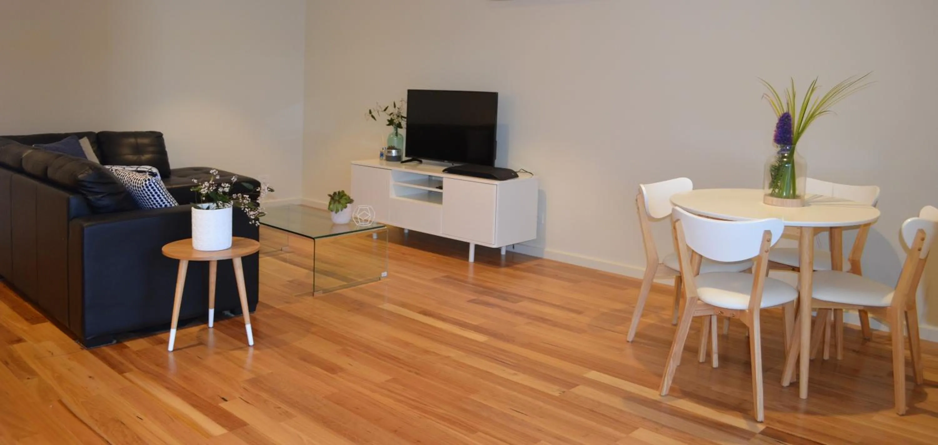 Living room in Kangaroo Bay Apartments