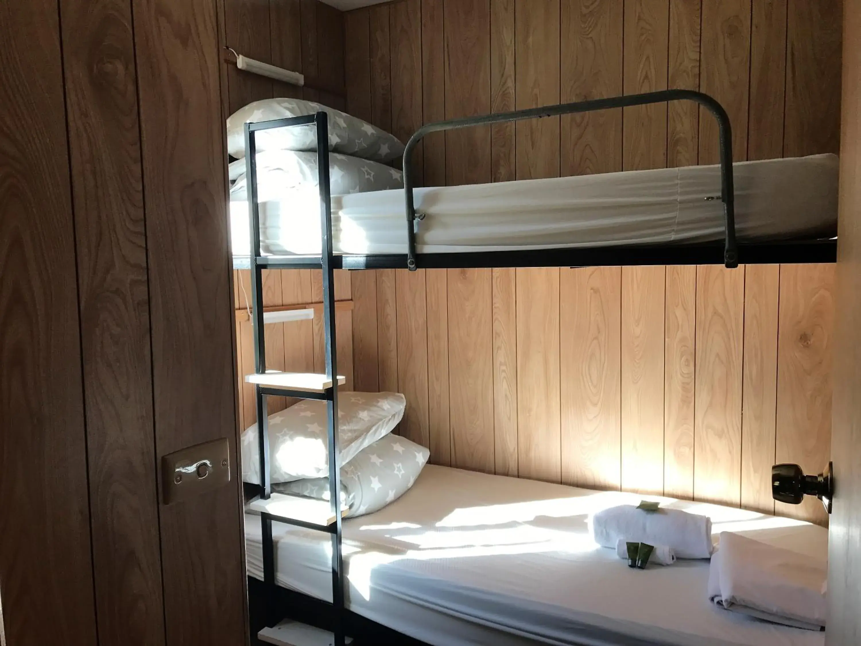 Two-Bedroom Chalet in Colac Colac Caravan Park Two-Bedroom Chalet in Colac Colac Caravan Park