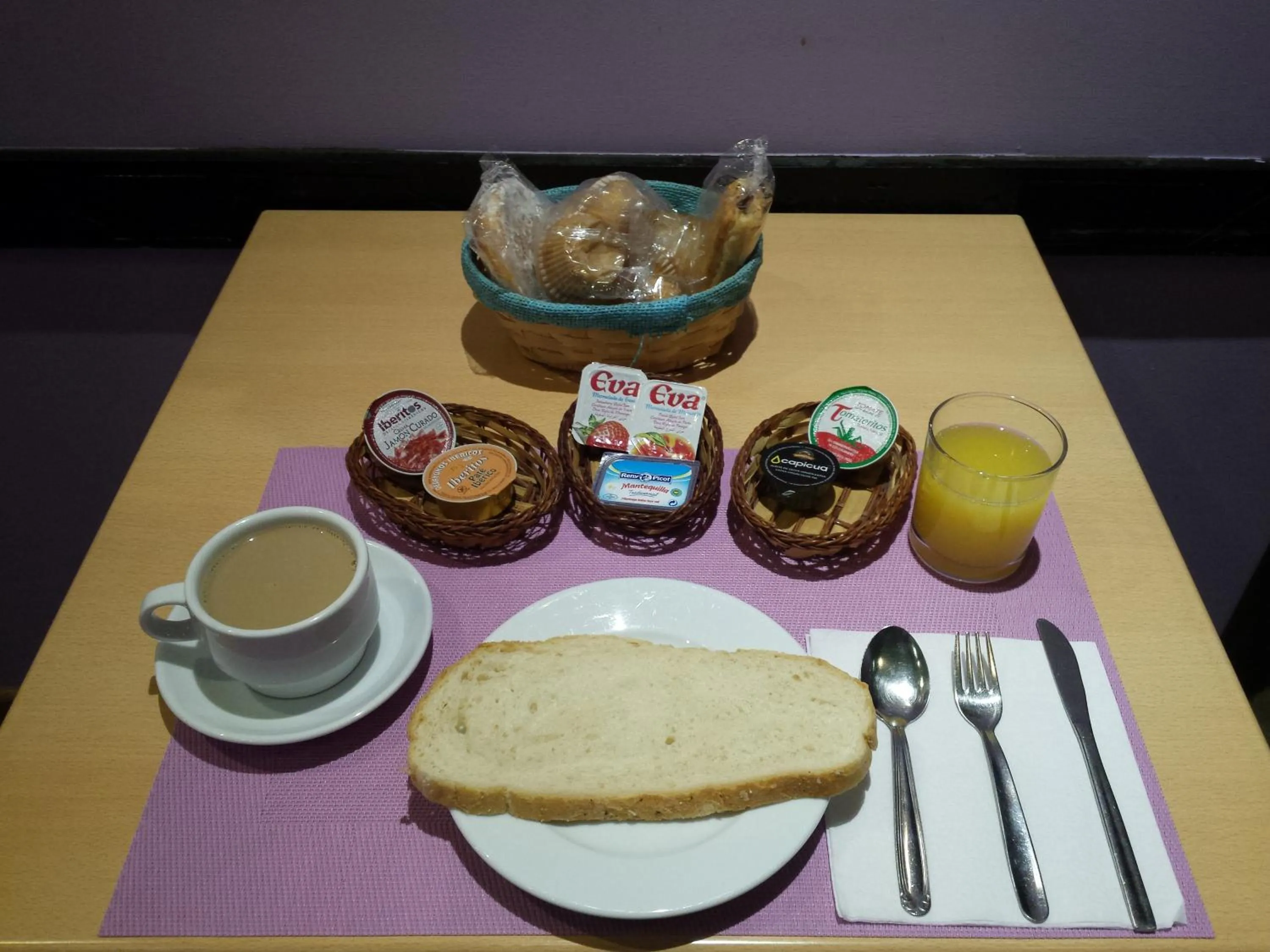 Continental breakfast in Las Abadías