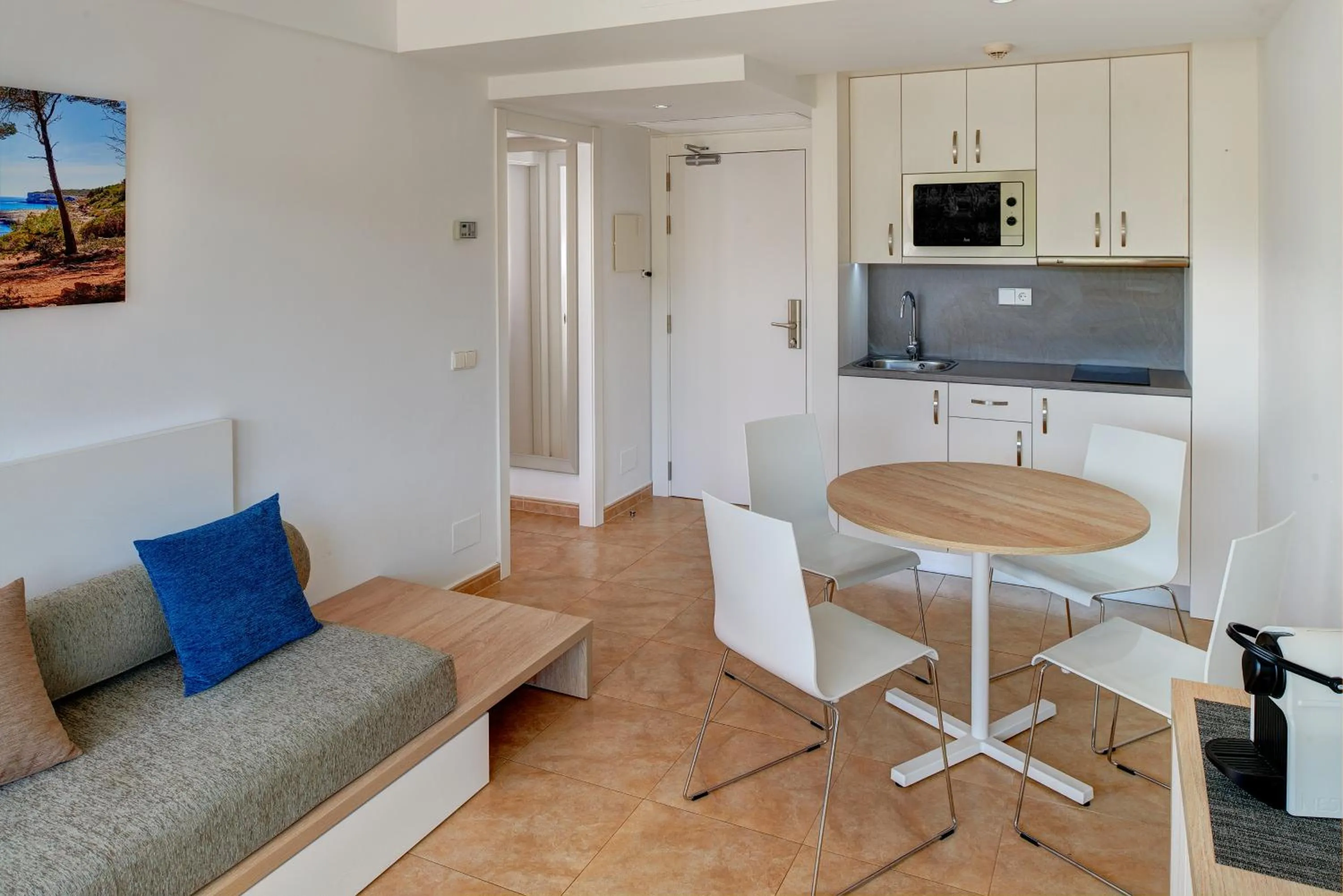 Kitchen or kitchenette in Hotel Cala d'Or Playa