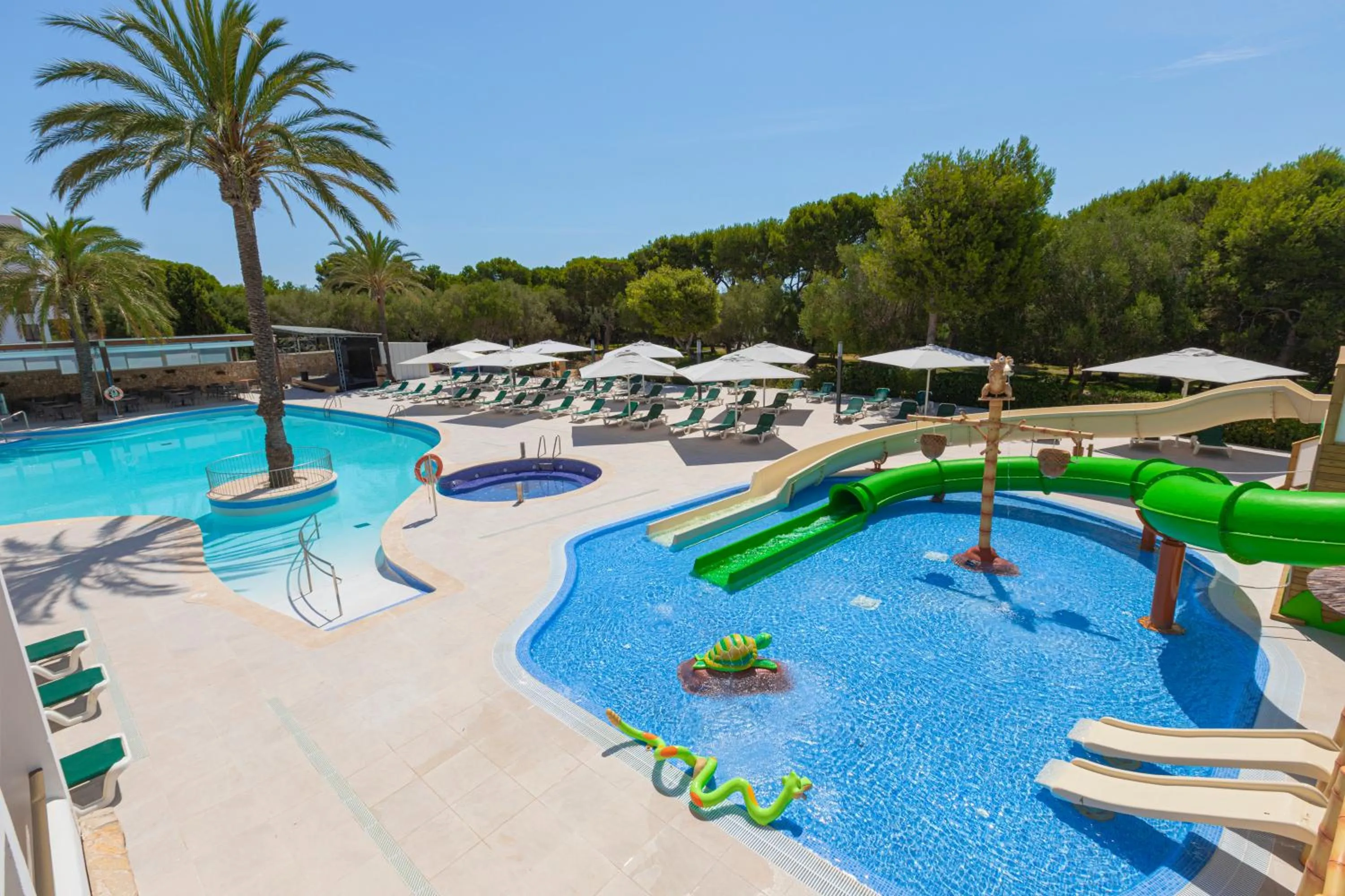 Swimming pool in Hotel Cala d'Or Playa