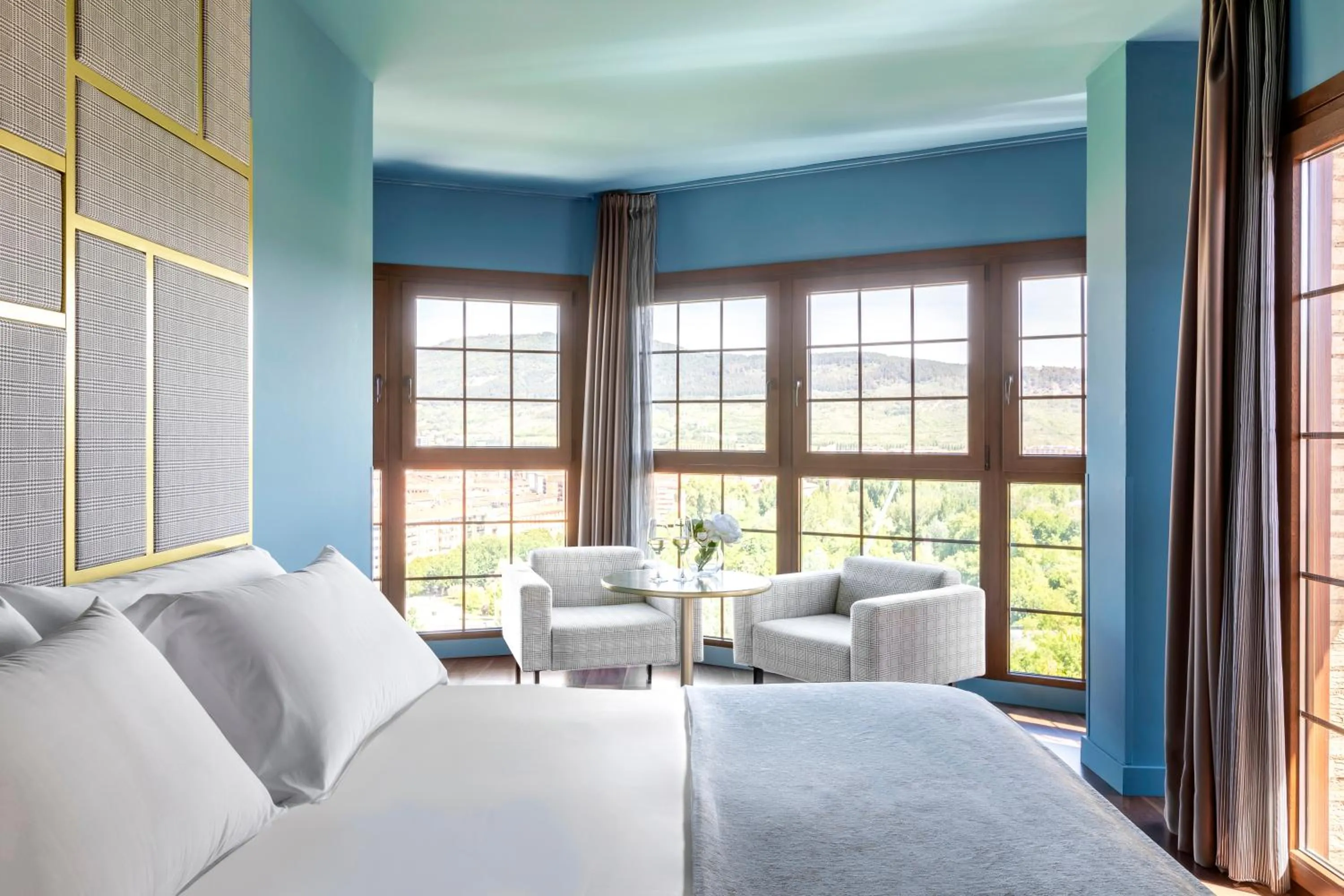 Photo of the whole room, Bed in Pamplona Catedral Hotel