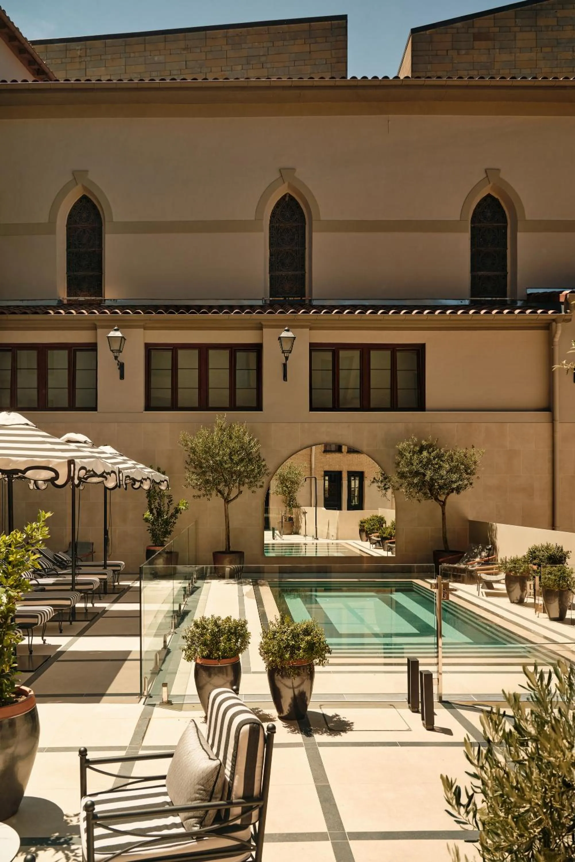 Swimming pool in Pamplona Catedral Hotel