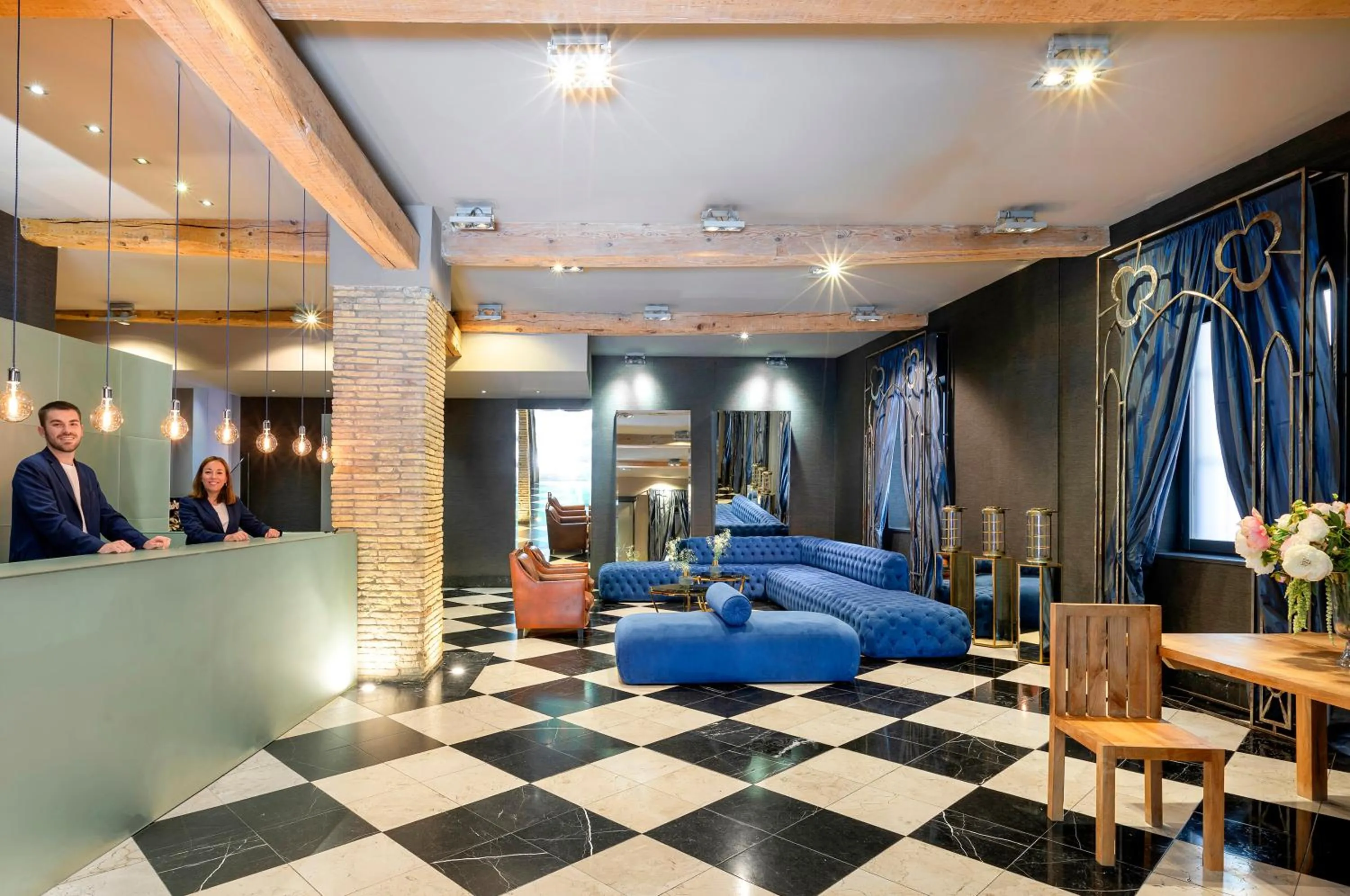 Lobby or reception in Pamplona Catedral Hotel