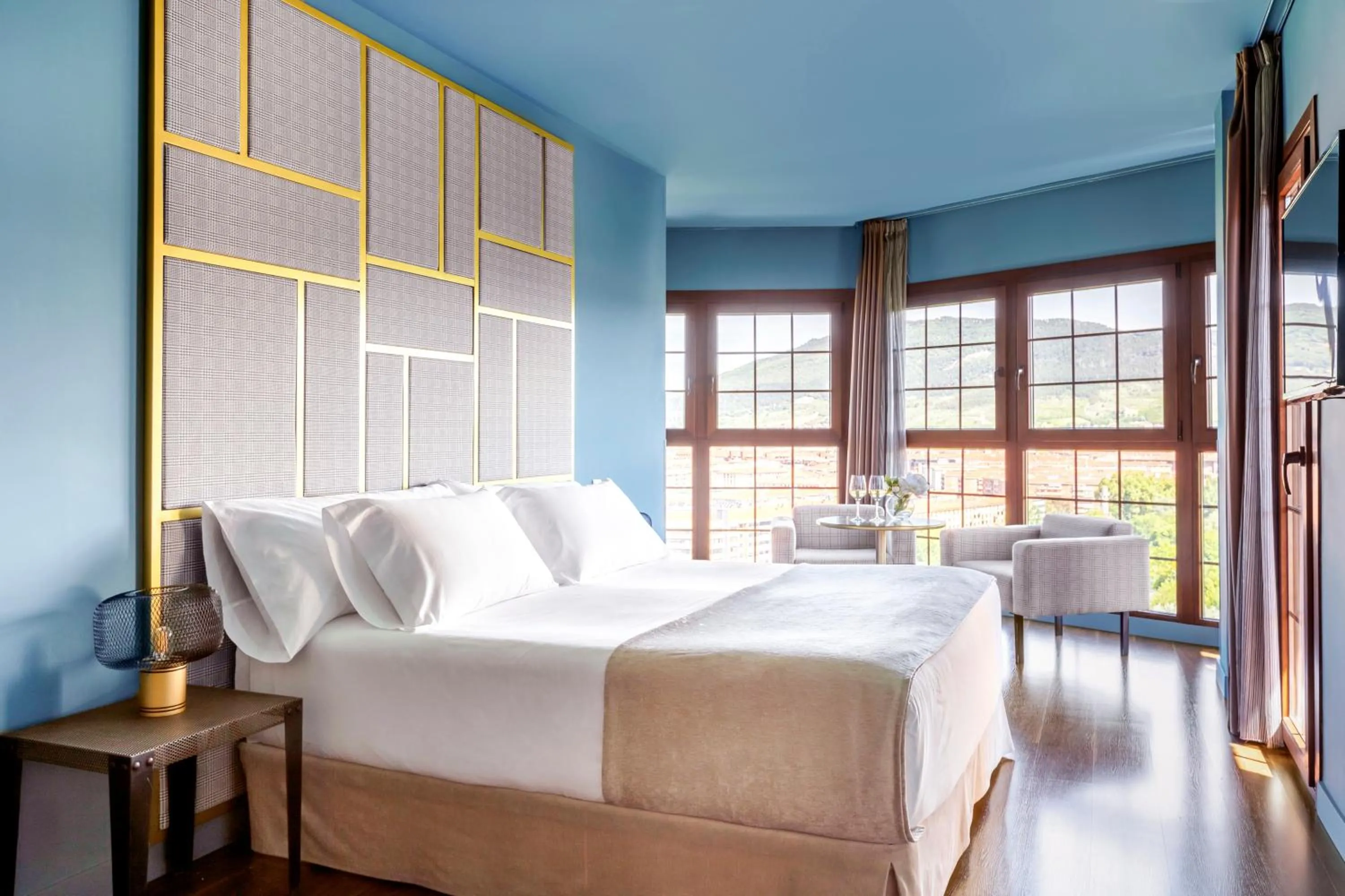 Bed in Pamplona Catedral Hotel