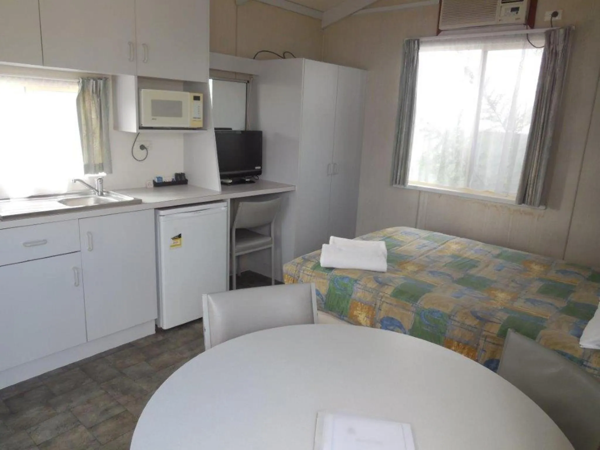 Bed in Wodonga Caravan & Cabin Park
