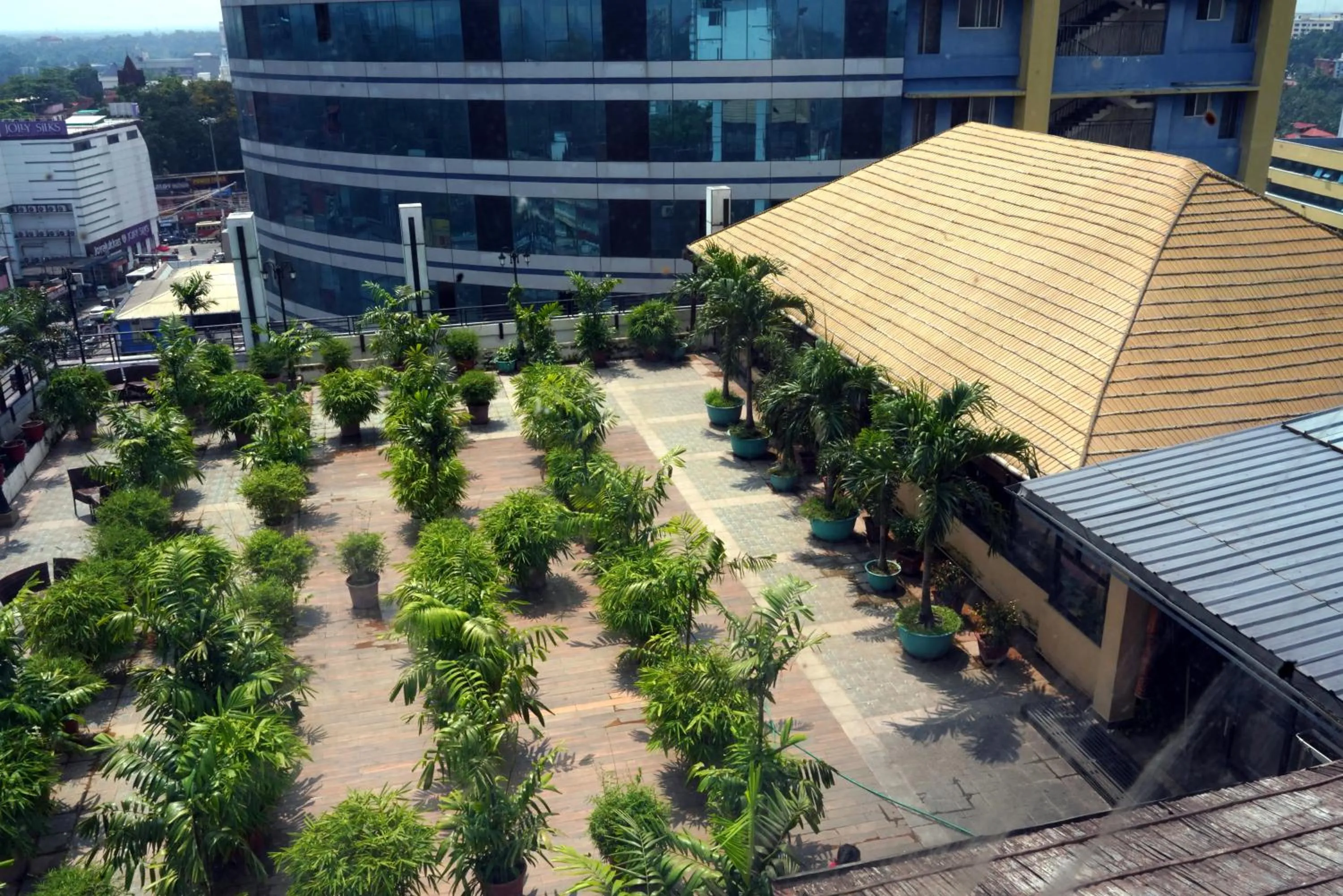 Restaurant/places to eat in KGA Elite Continental Hotel