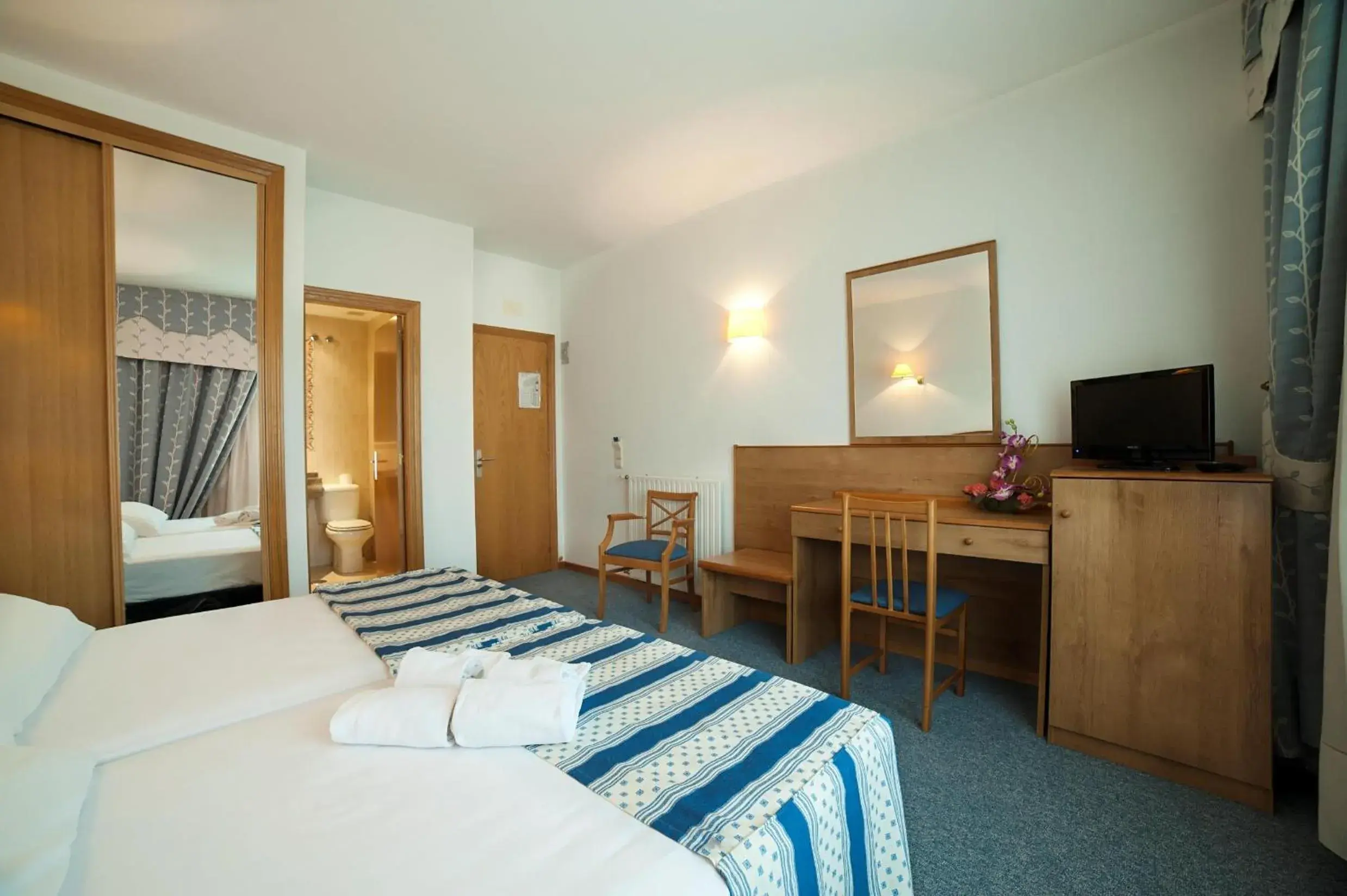 Twin Room in Hotel Ría Mar Twin Room in Hotel Ría Mar