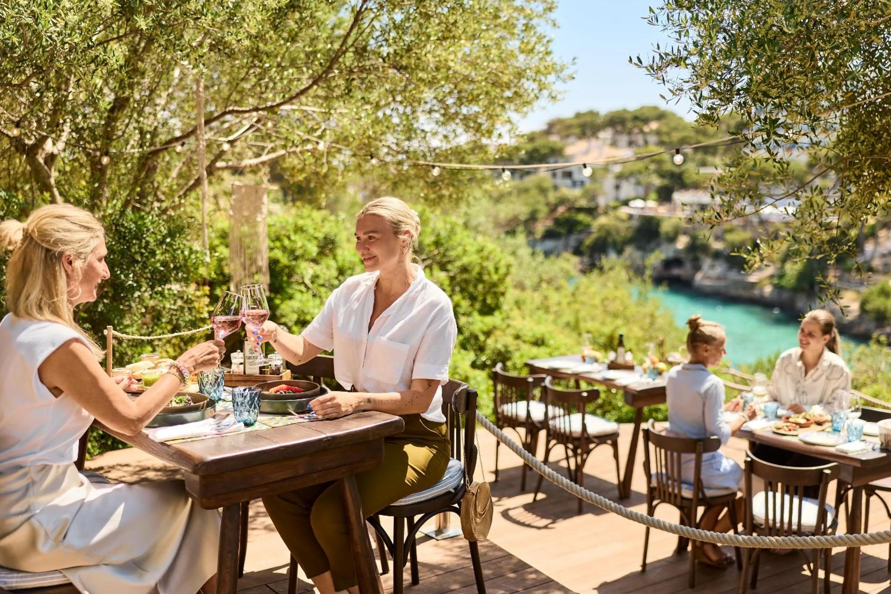 Restaurant/places to eat in ROBINSON Cala Serena