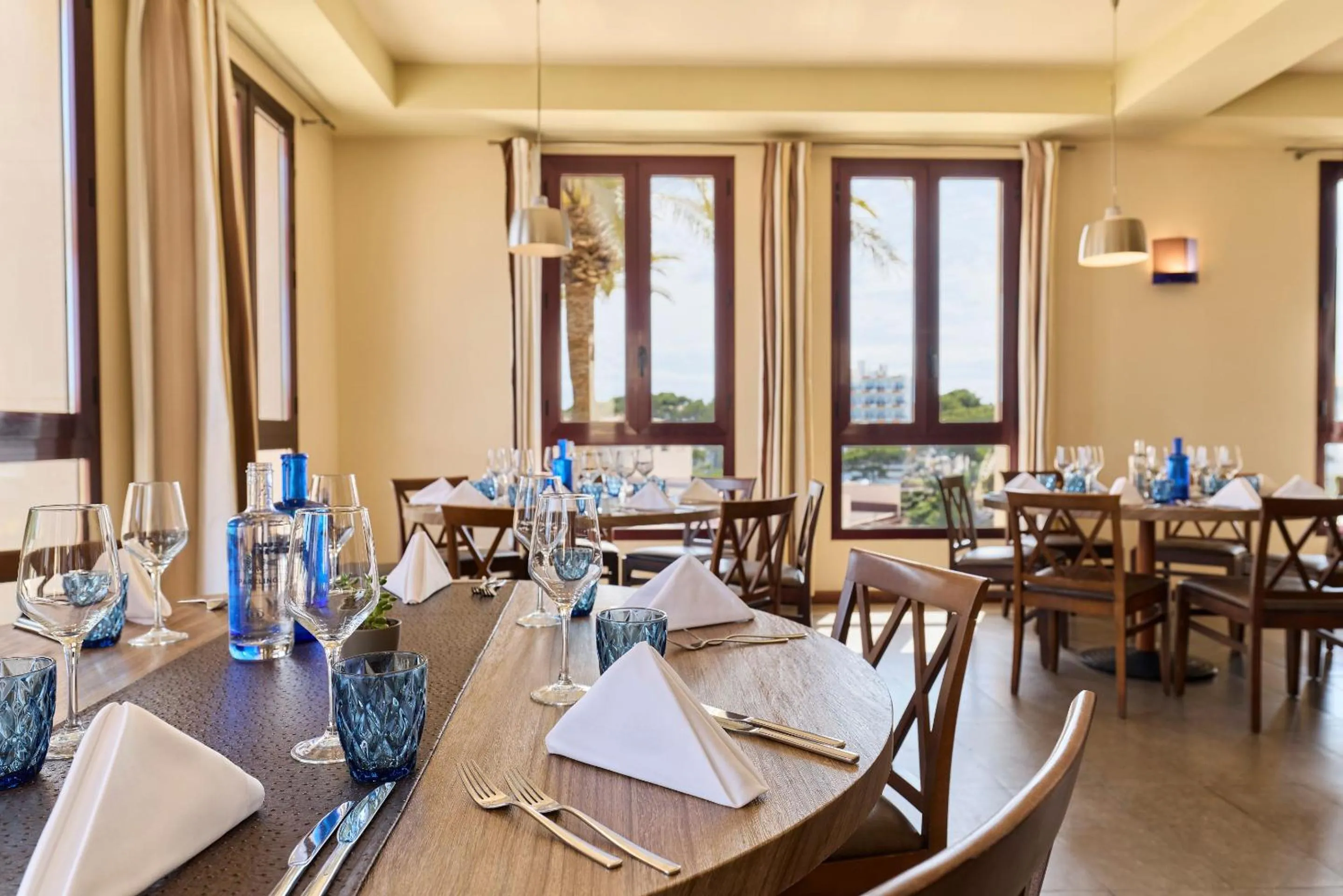 Restaurant/places to eat in ROBINSON Cala Serena