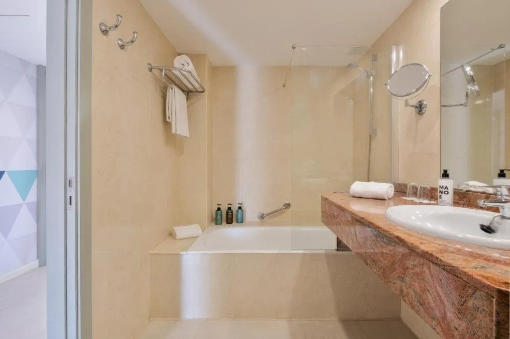 Bathroom in Aparthotel Duva & Spa