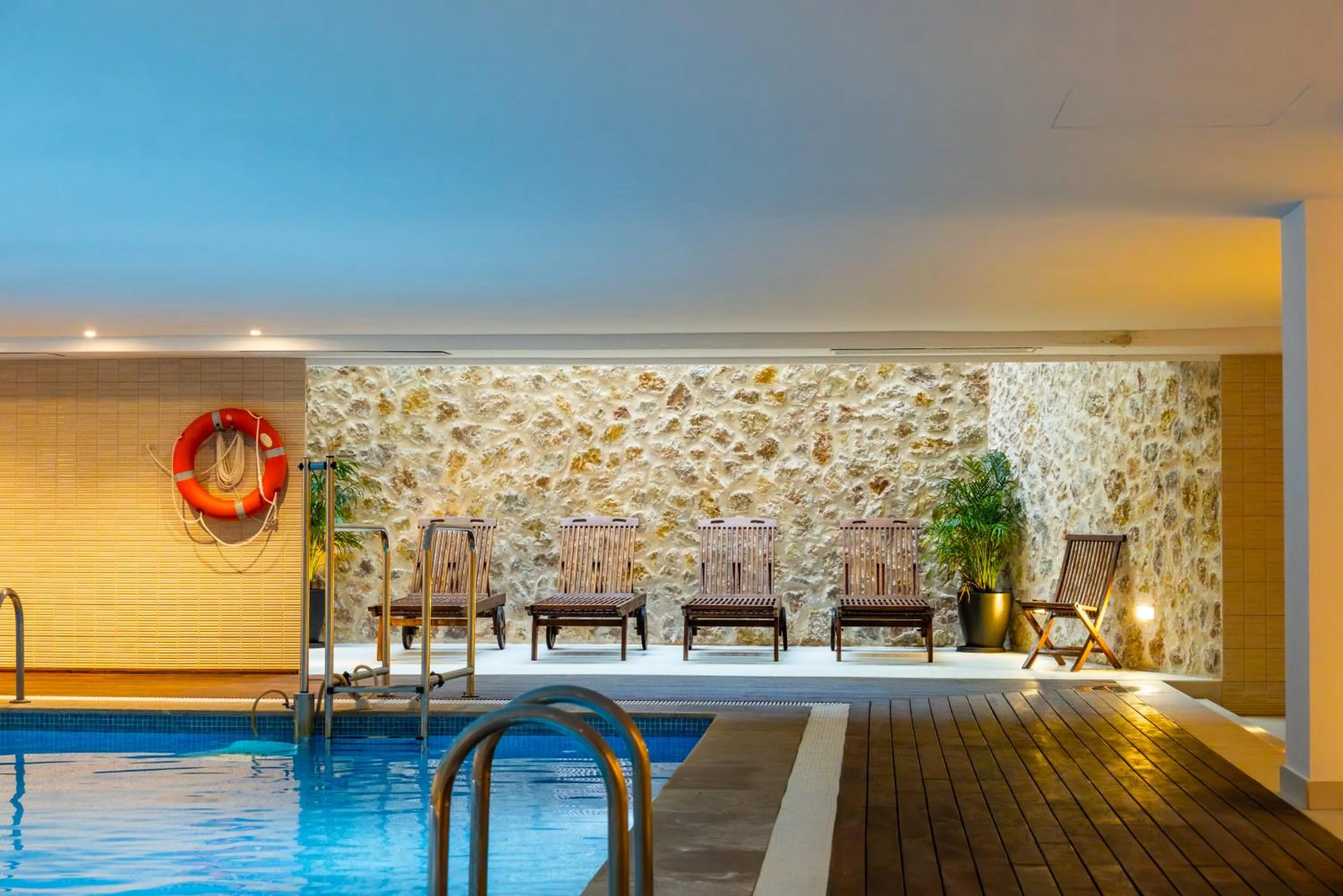 Swimming pool in Aparthotel Duva & Spa