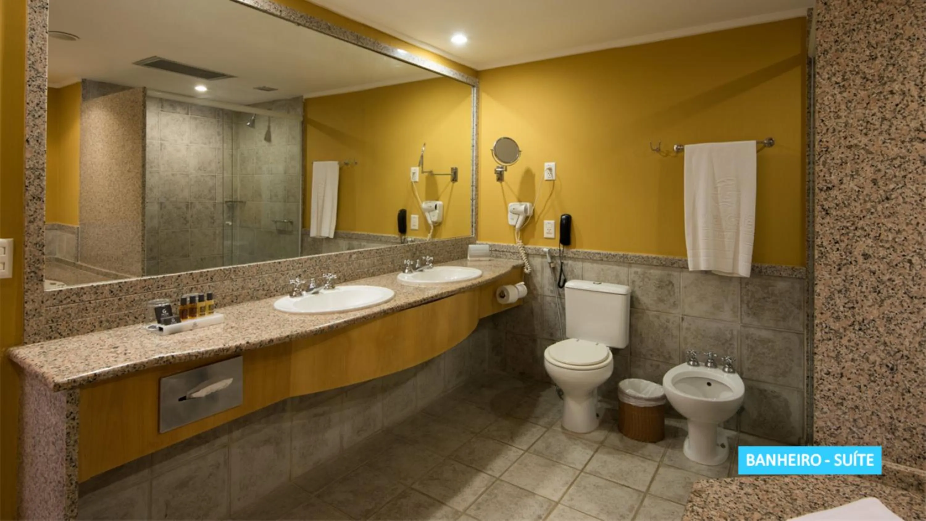 Shower in Vila Galé Eco Resort Angra - All Inclusive