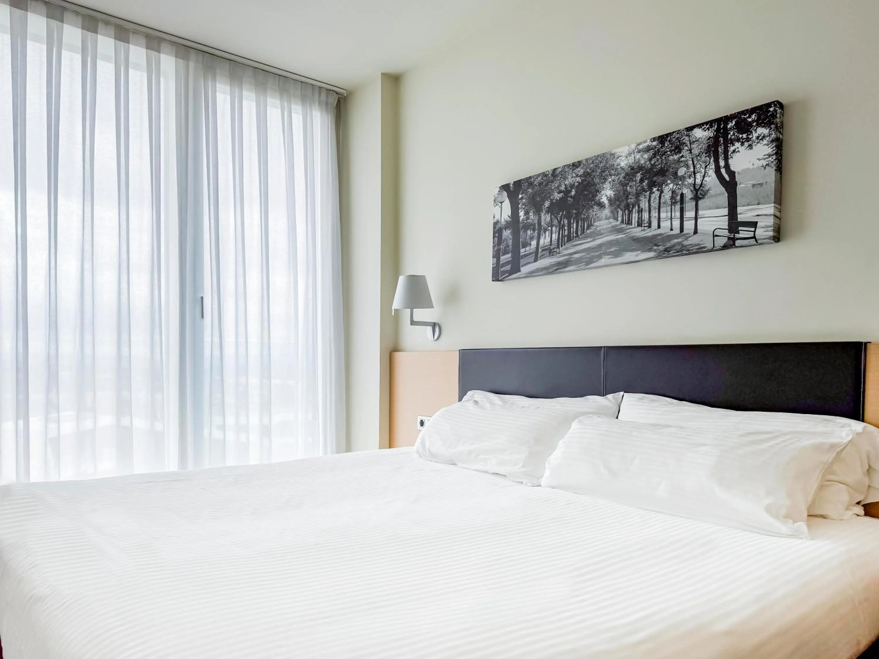 Bed in Hotel Jardines de Uleta Suites