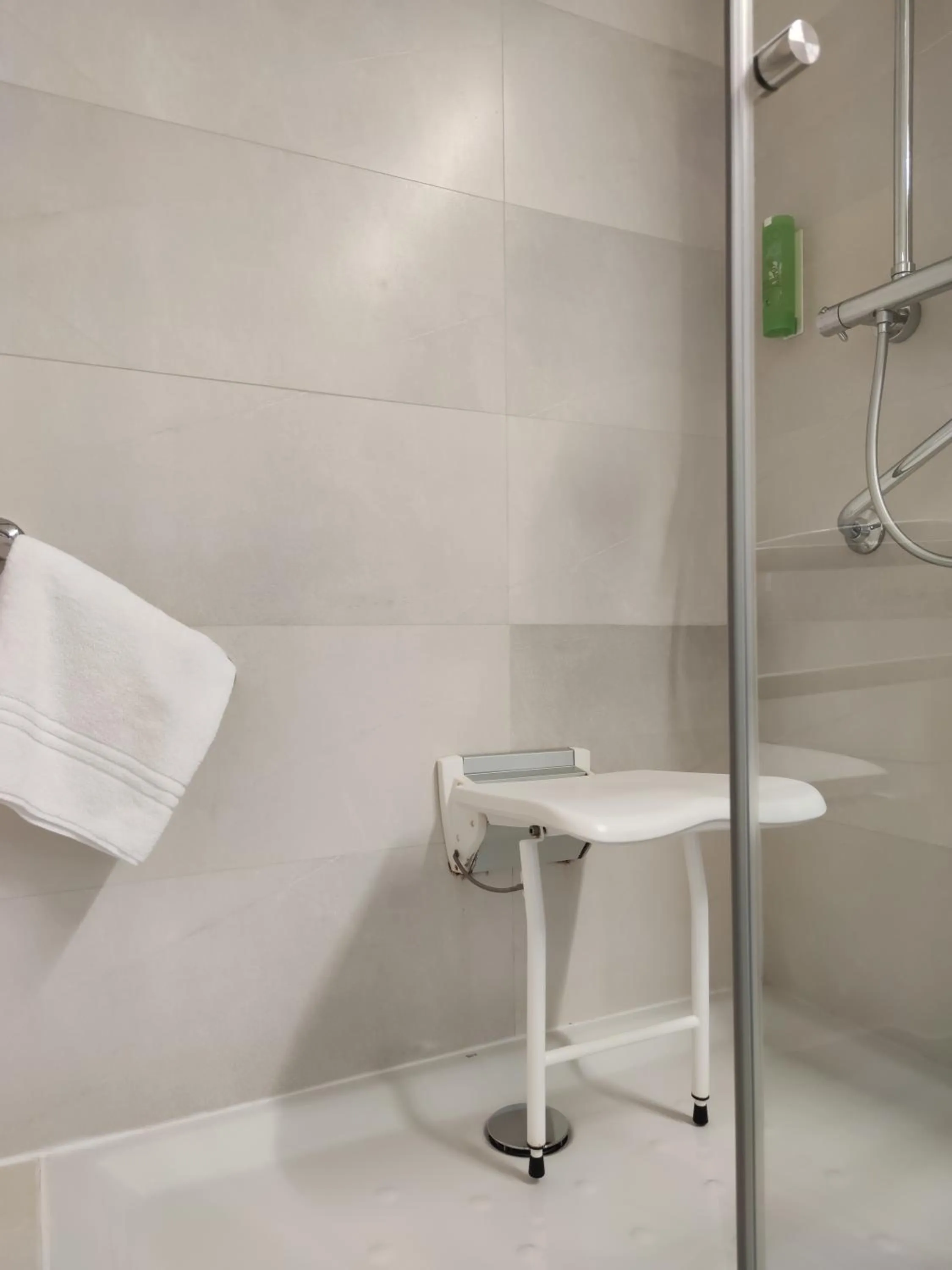 Shower in Hotel Jardines de Uleta Suites