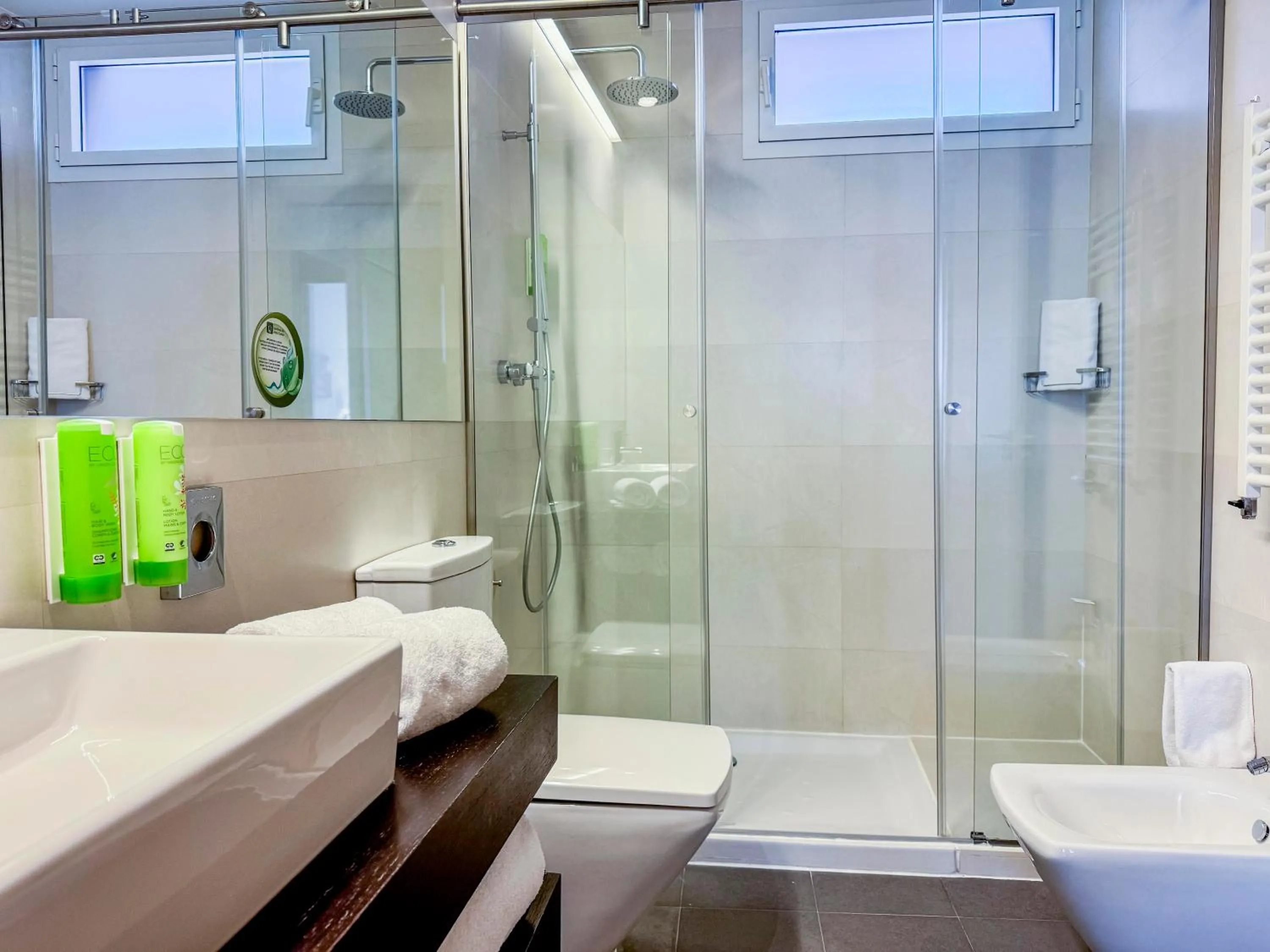 Bathroom in Hotel Jardines de Uleta Suites