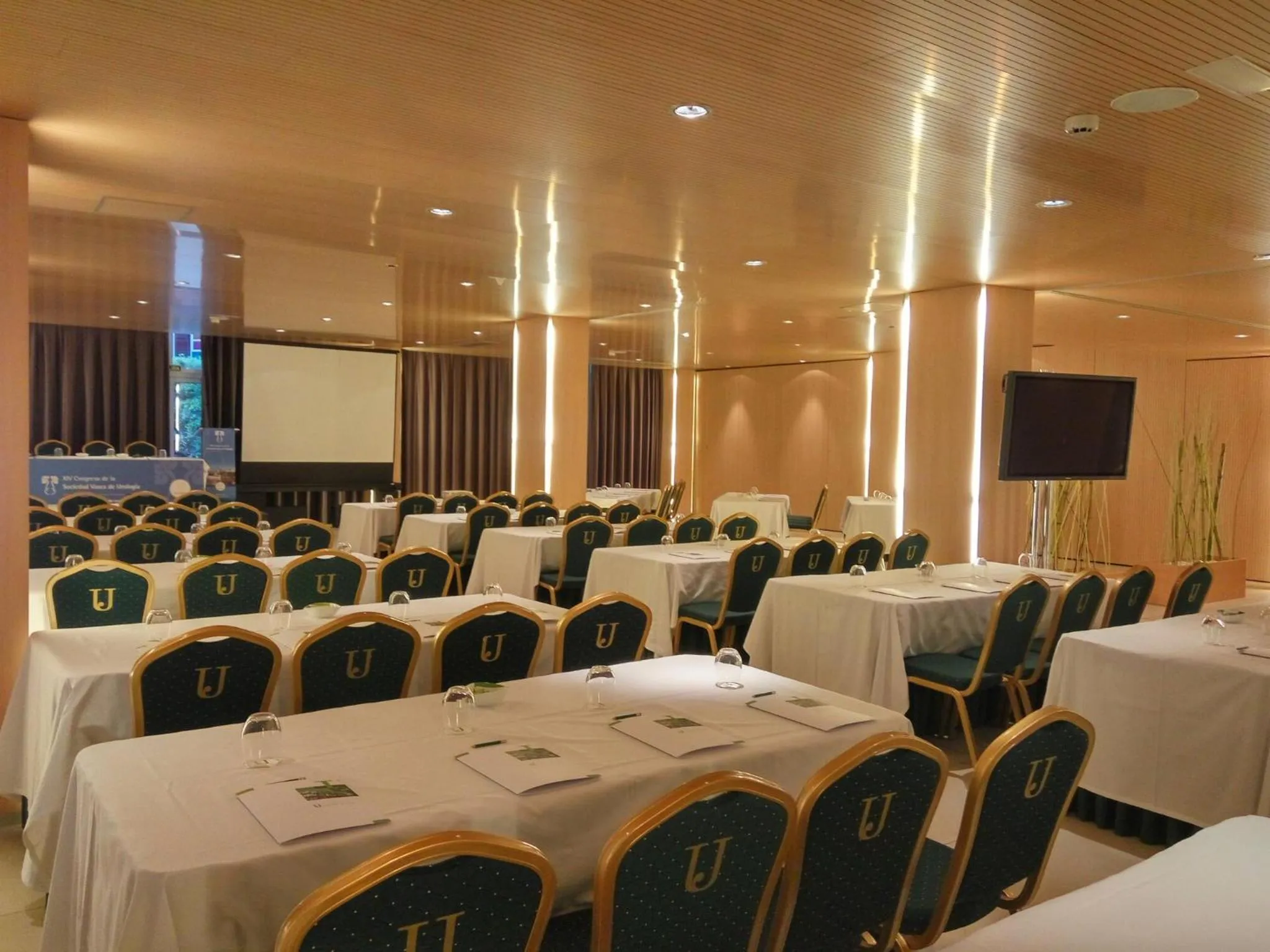 Meeting/conference room in Hotel Jardines de Uleta Suites