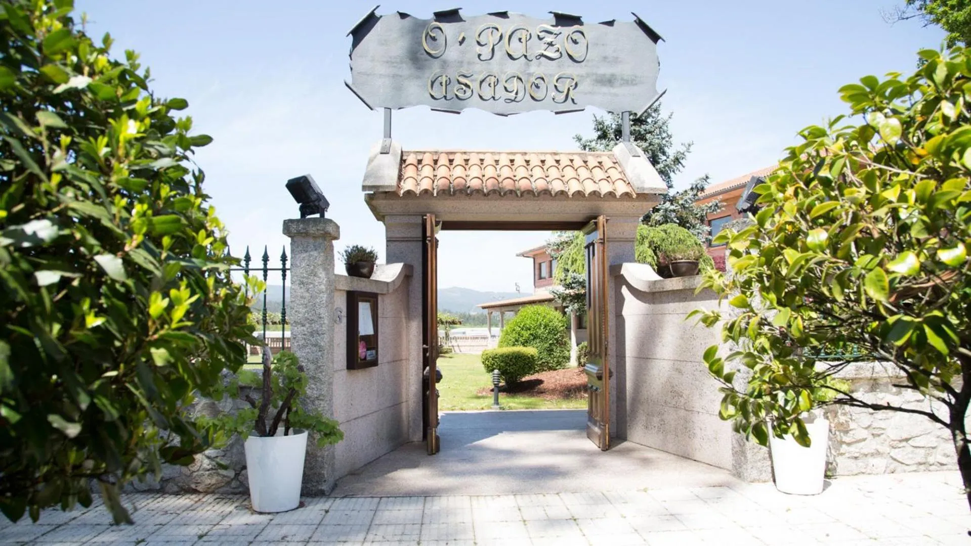 Restaurant/places to eat in Hotel Scala