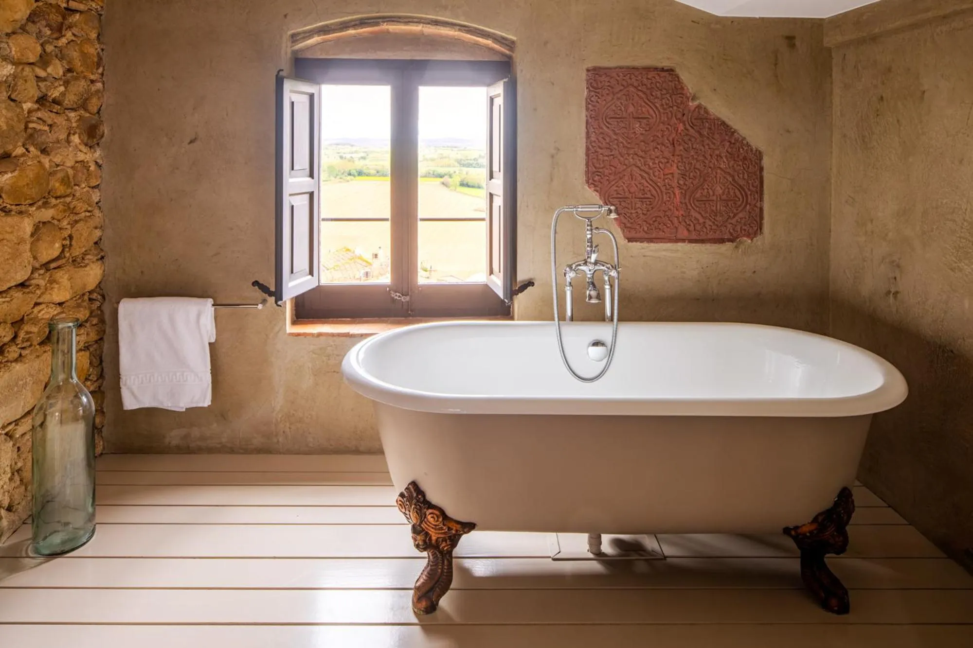Bathroom in Hotel Castell d'Emporda