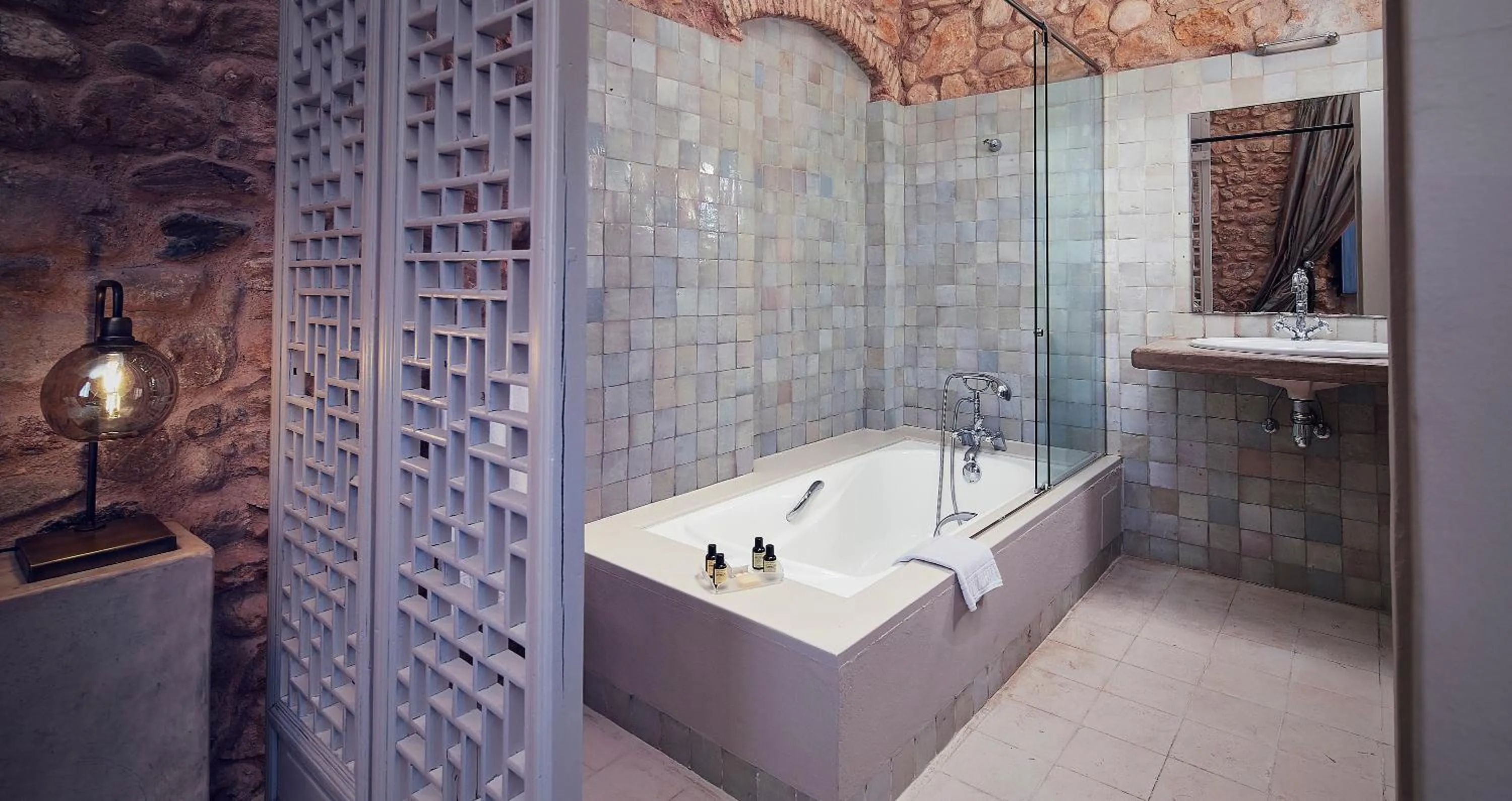 Bath in Hotel Castell d'Emporda