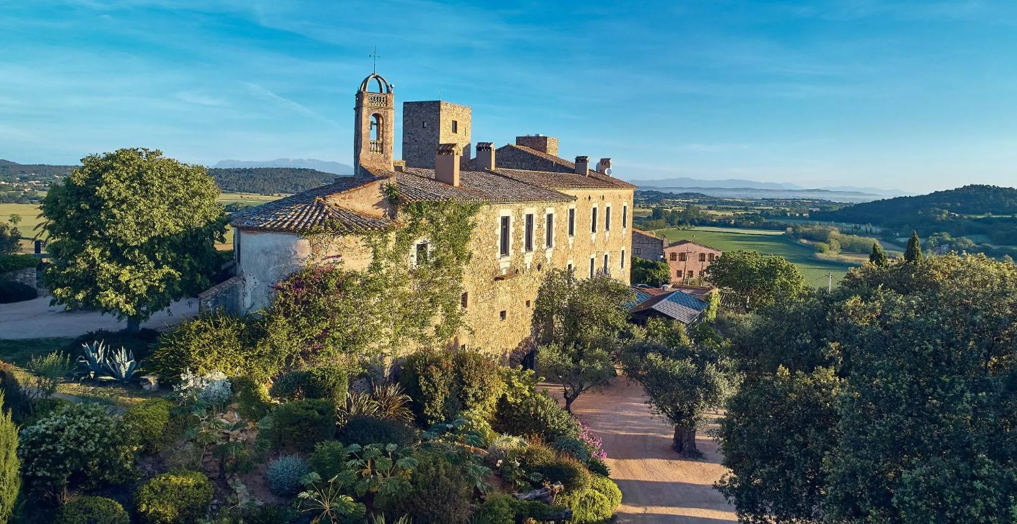Property building in Hotel Castell d'Emporda