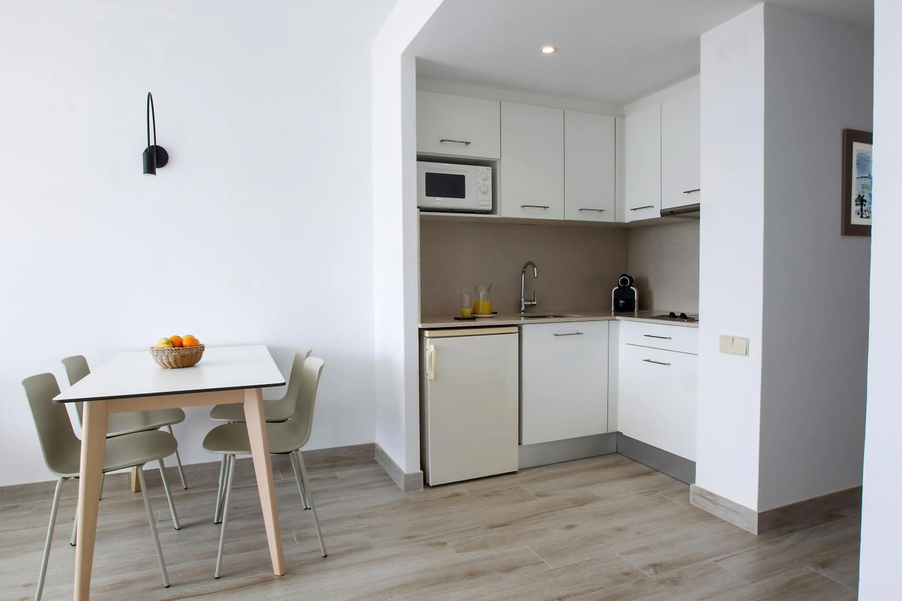 Kitchen or kitchenette in Aparthotel Cye Holiday Centre