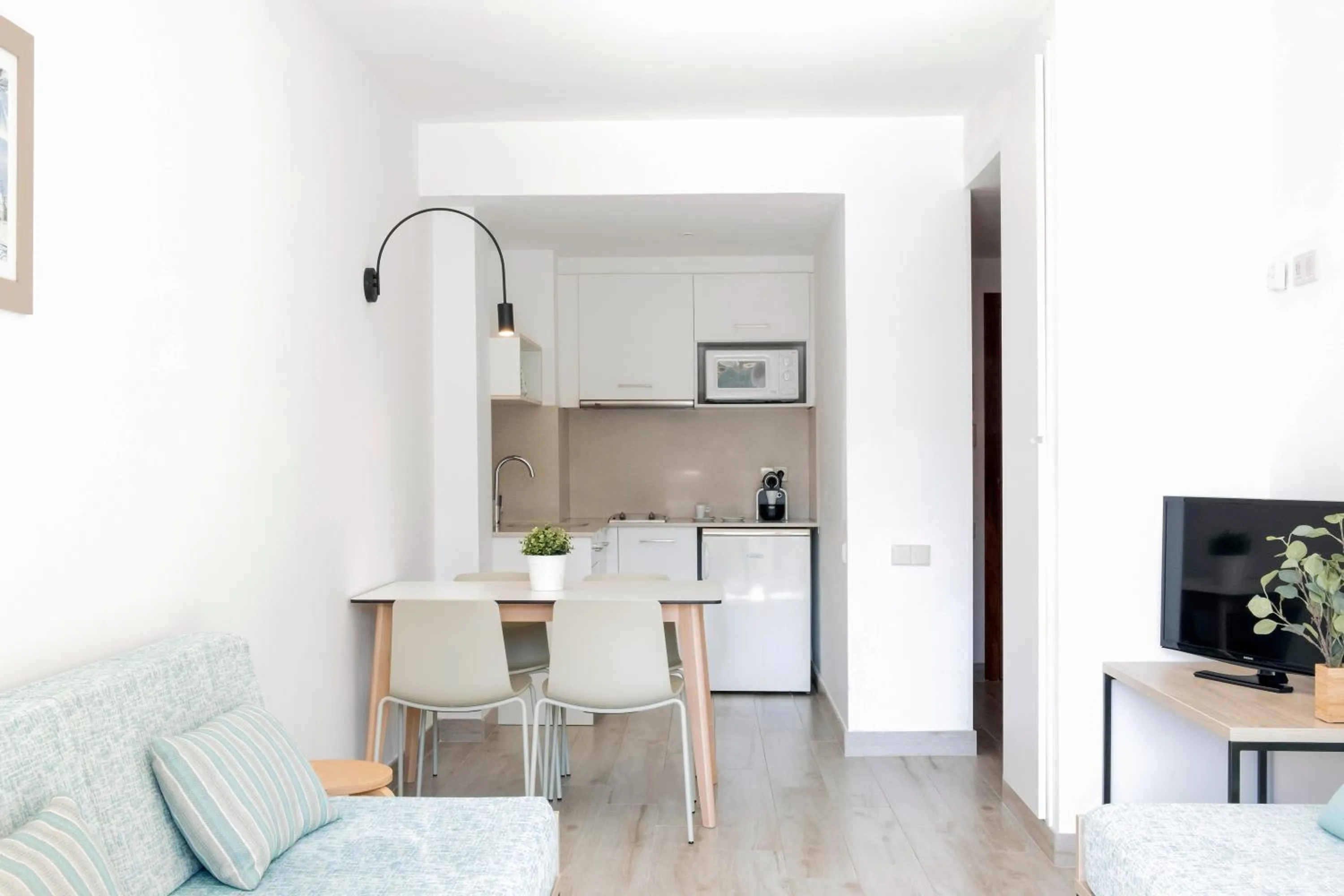 Kitchen or kitchenette in Aparthotel Cye Holiday Centre