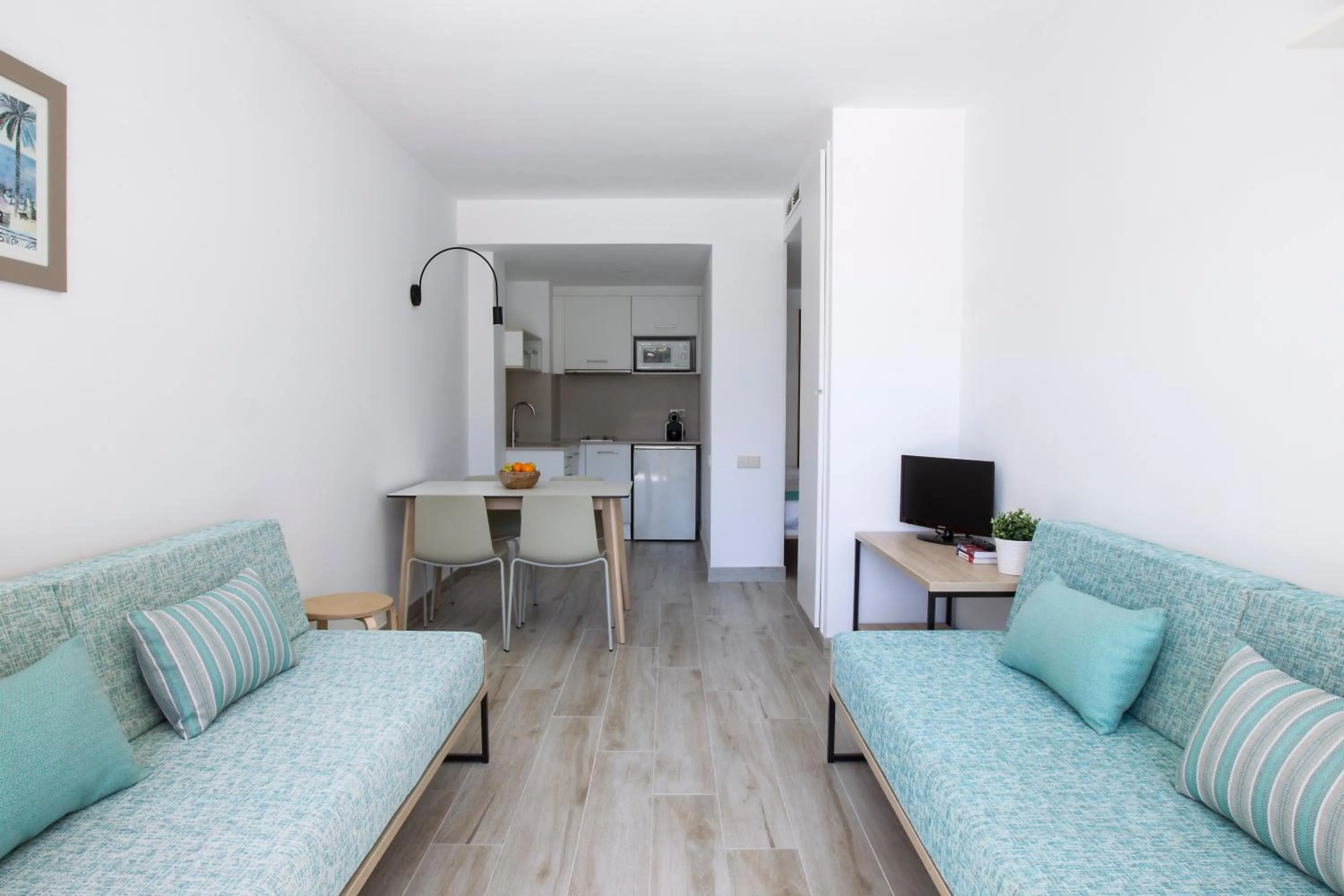 Kitchen or kitchenette in Aparthotel Cye Holiday Centre