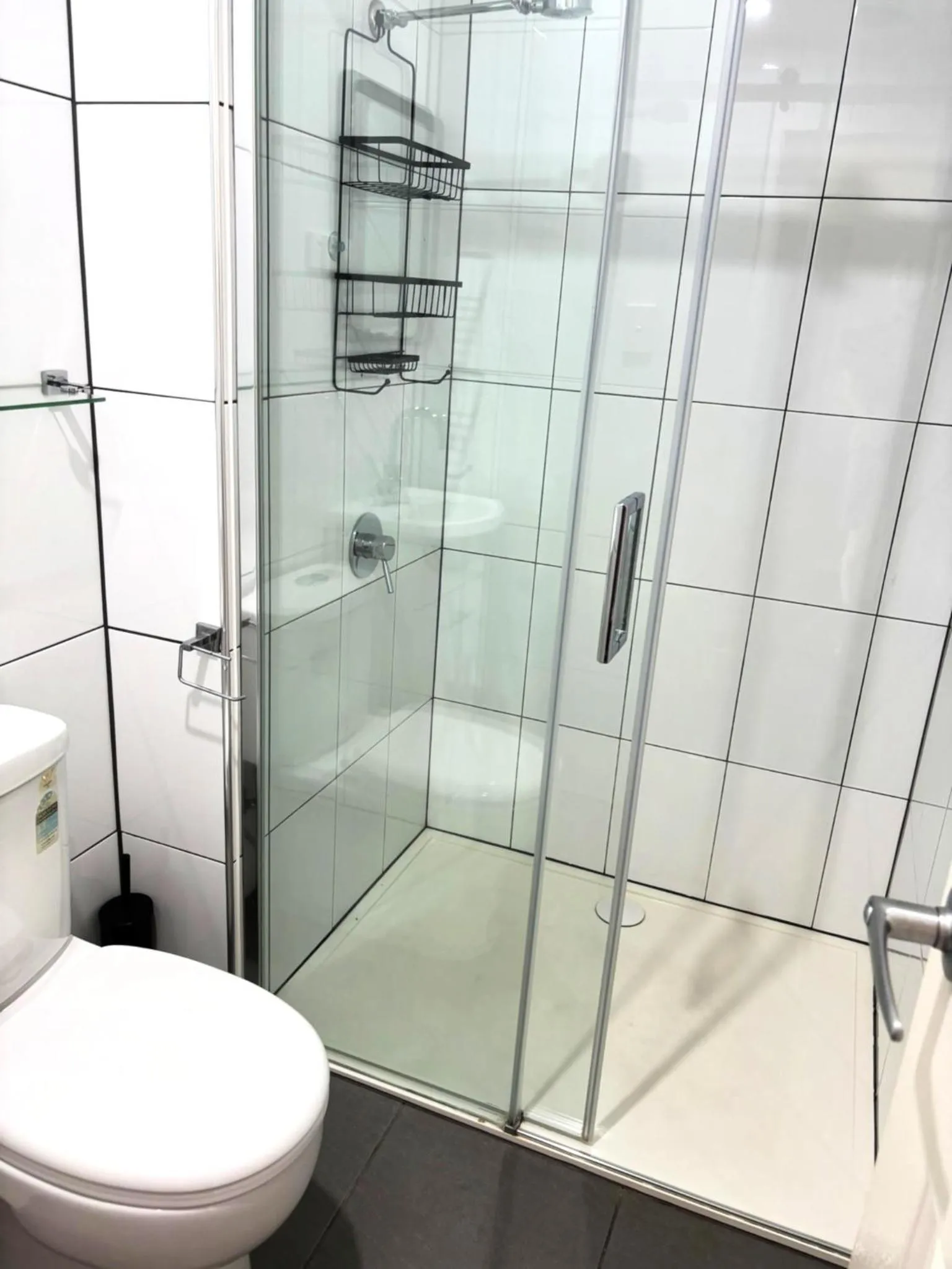 Shower in Grand Hotel Mount Morgan