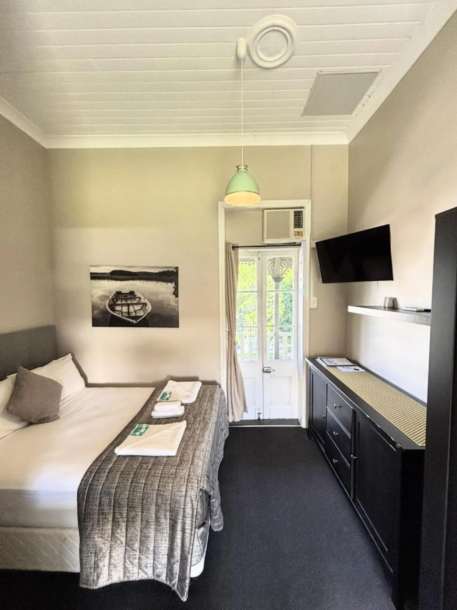 Bed in Grand Hotel Mount Morgan