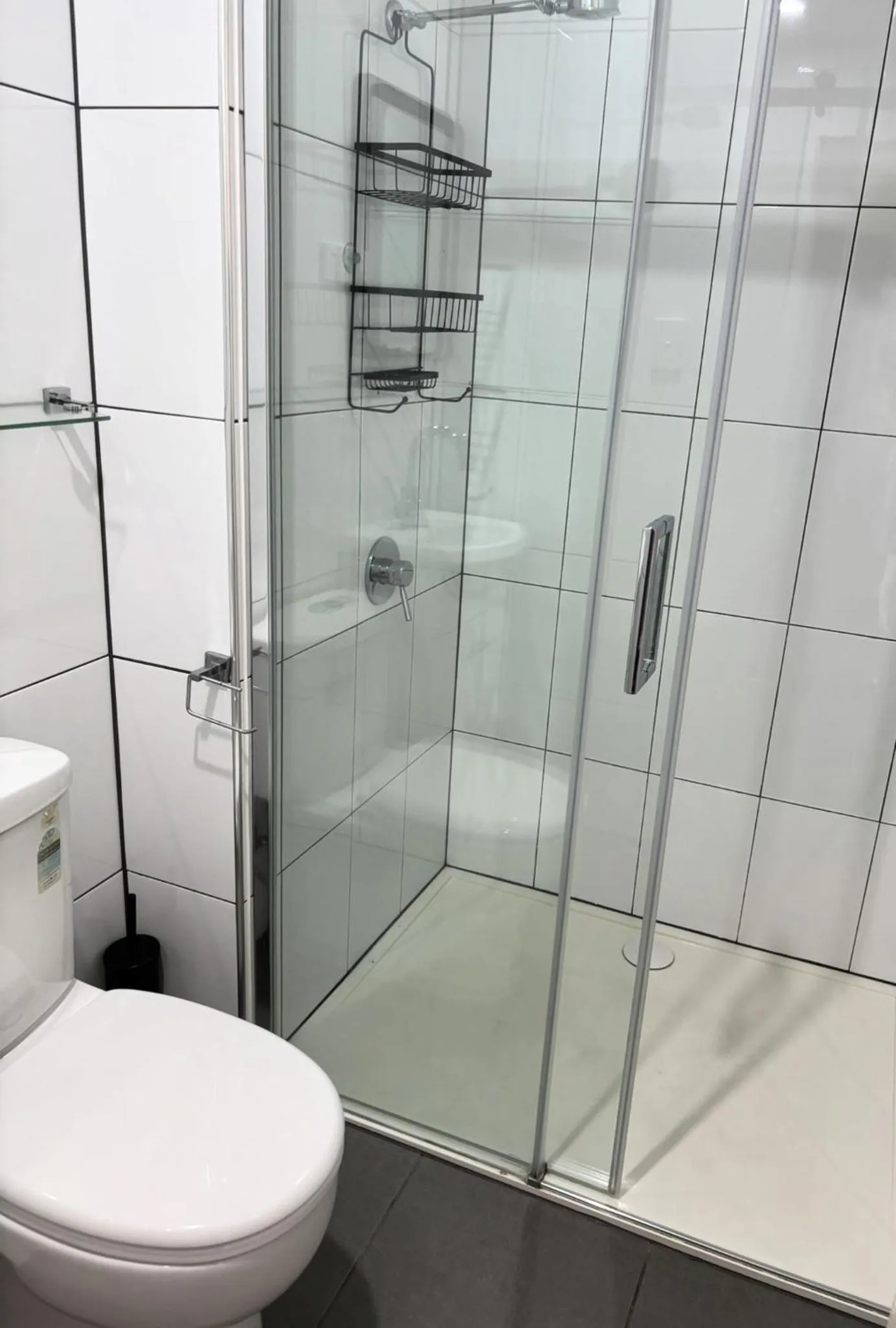 Bathroom in Grand Hotel Mount Morgan