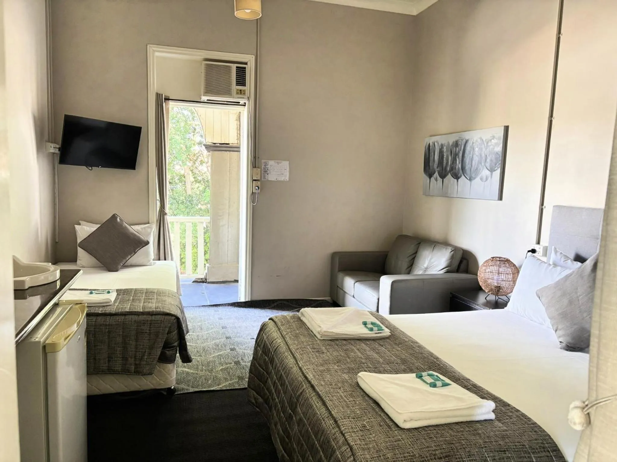 TV and multimedia, Bed in Grand Hotel Mount Morgan