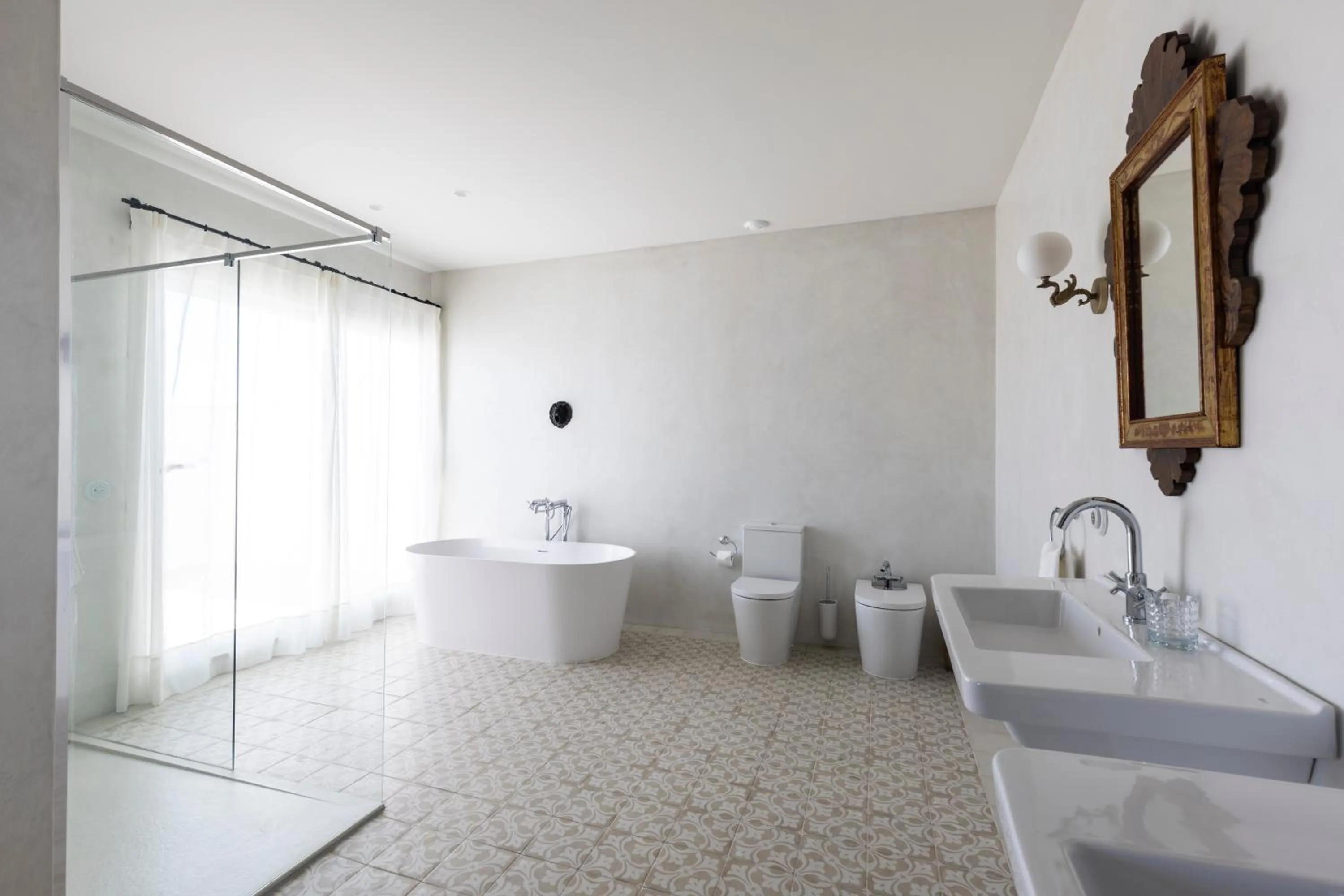 Shower in Casa Pizarro Hotel