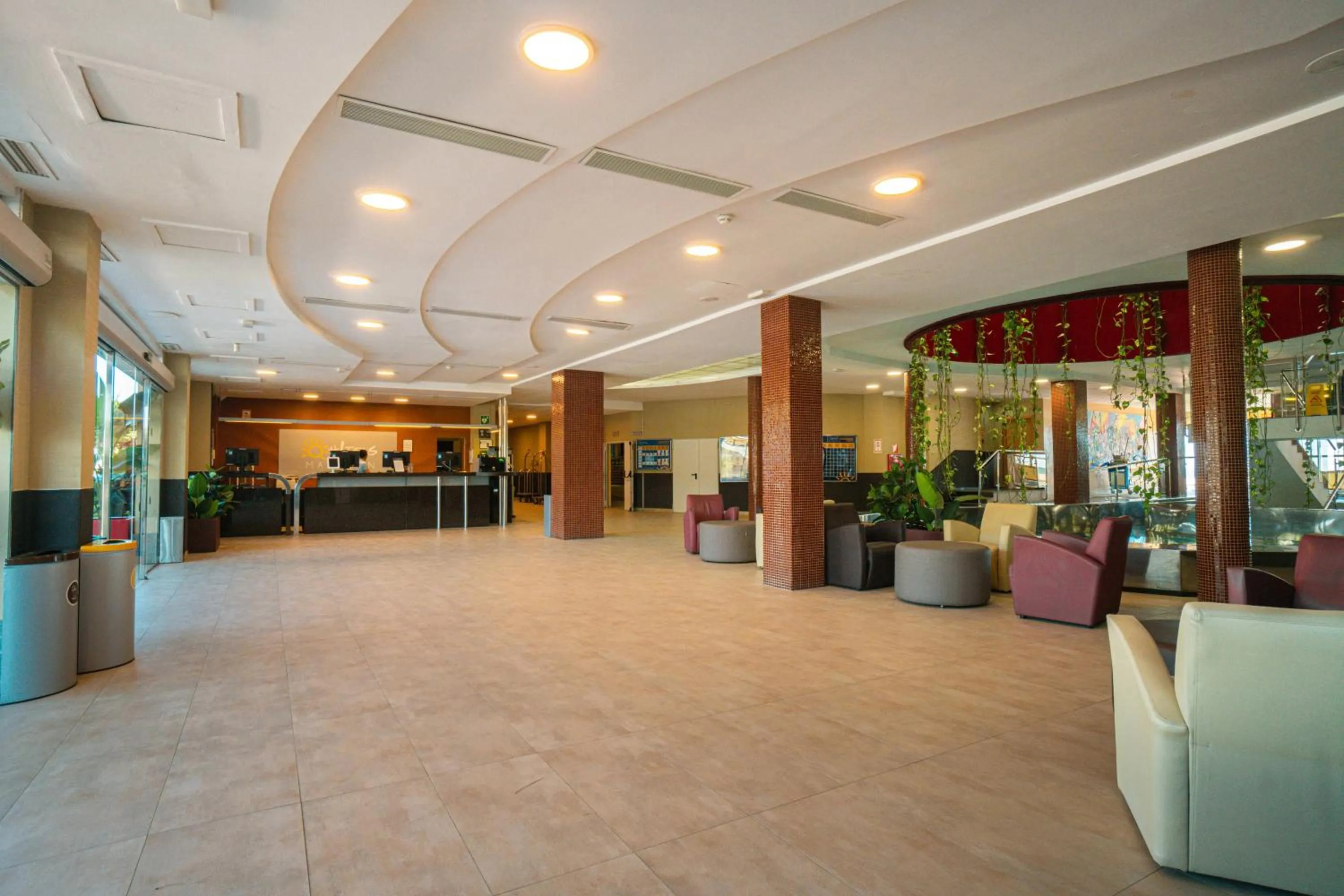 Lobby or reception in Ohtels Mazagon