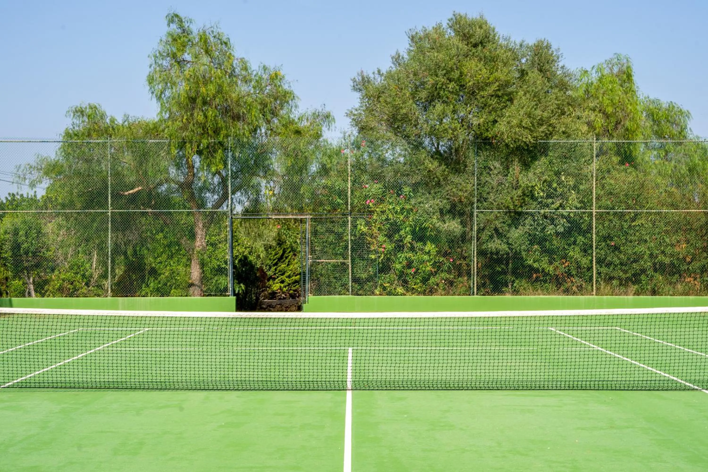 Tennis court in Hotel Son Molí Country House