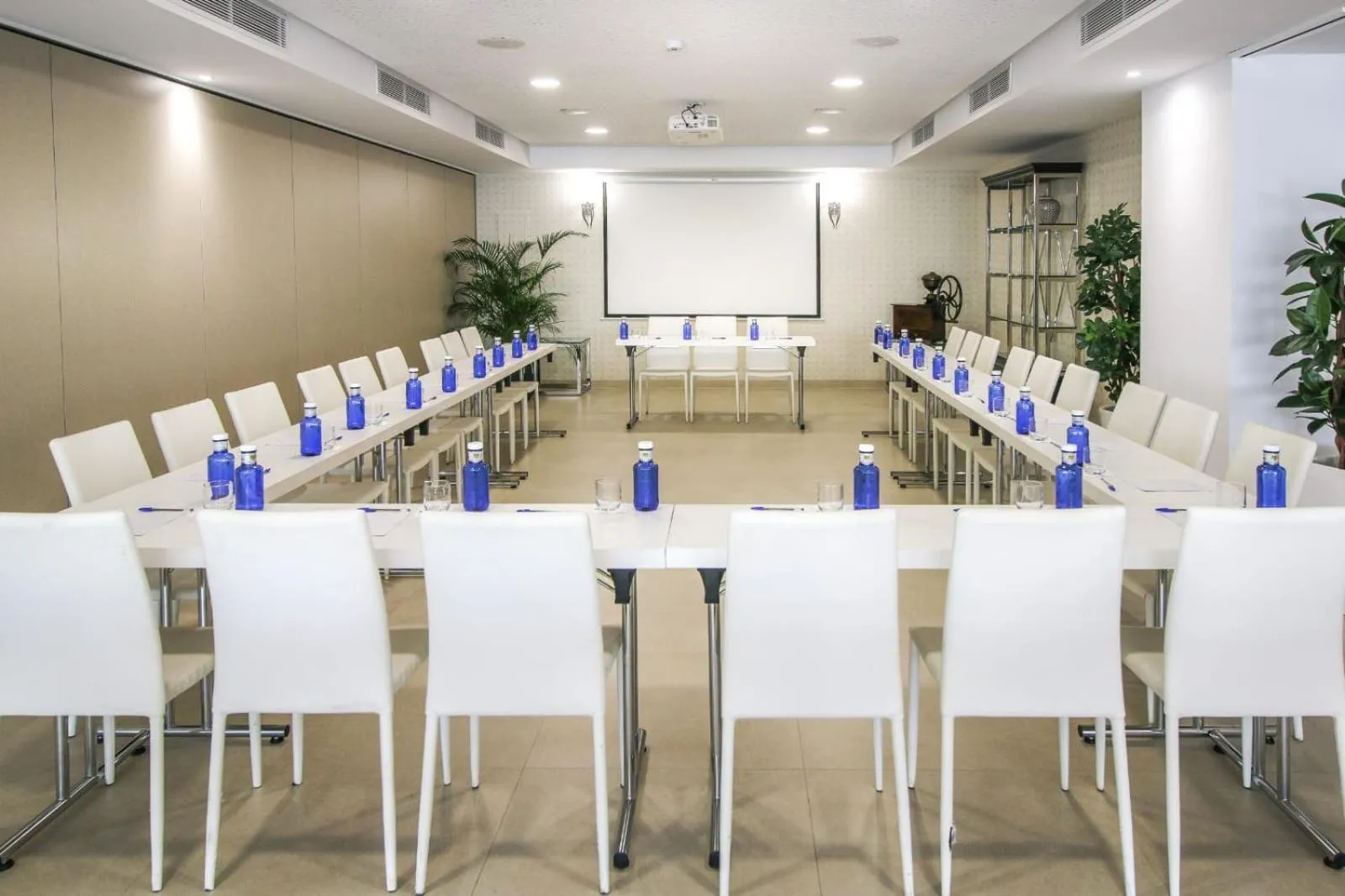 Business facilities in Tomir Portals Suites - Adults Only